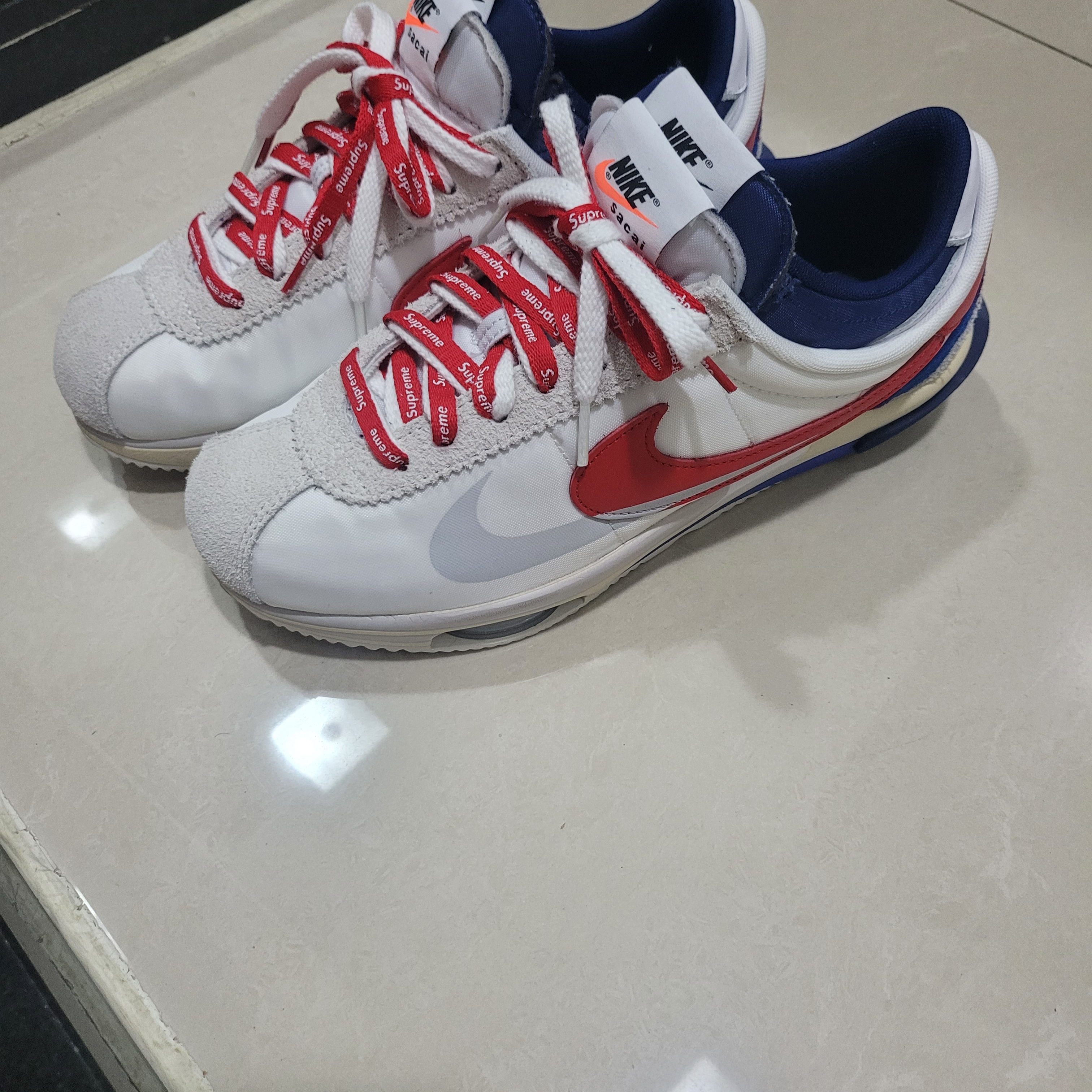Nike x Sacai Zoom Cortez SP White and University Red 착용 스타일