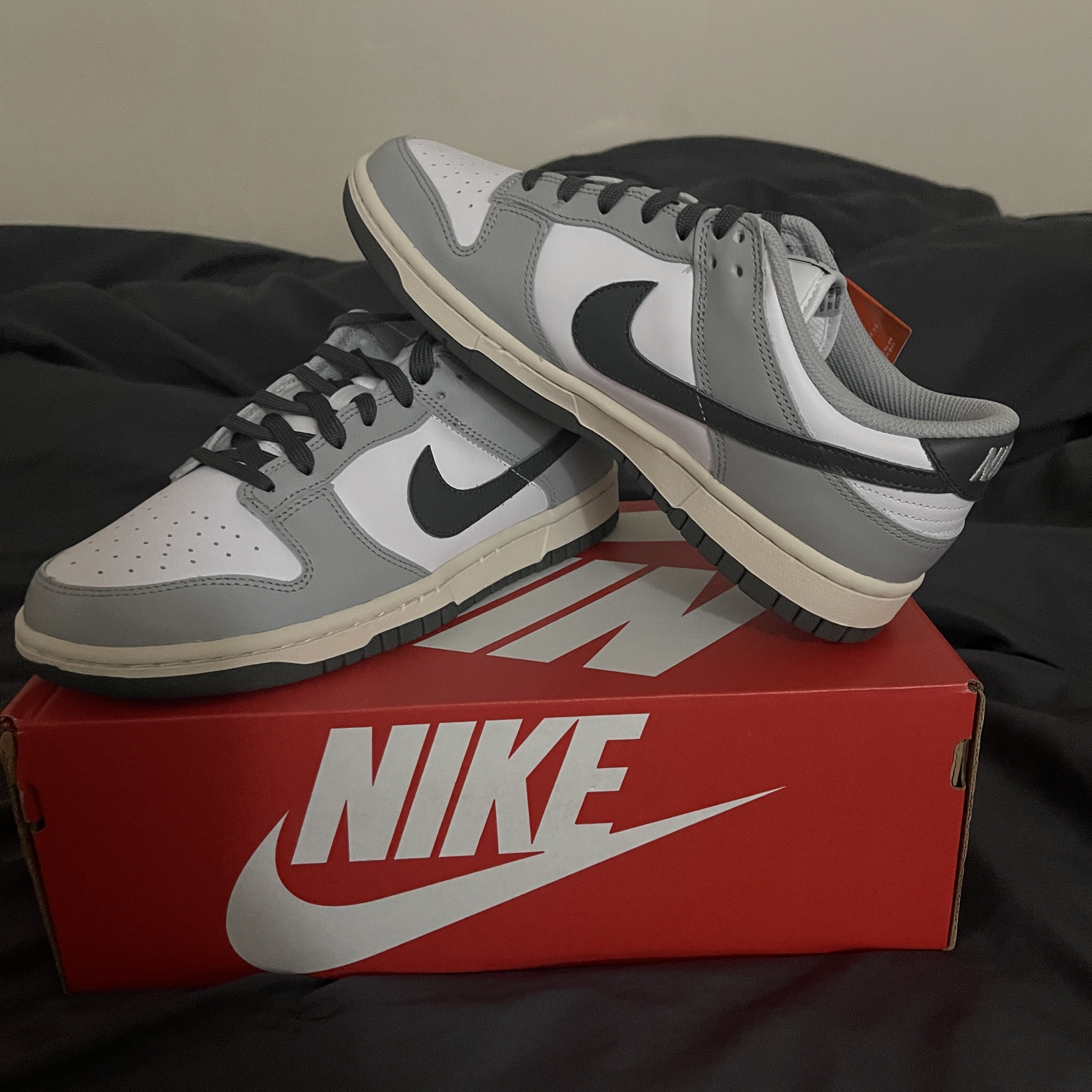 (W) Nike Dunk Low Light Smoke Grey 착용 스타일 - 1