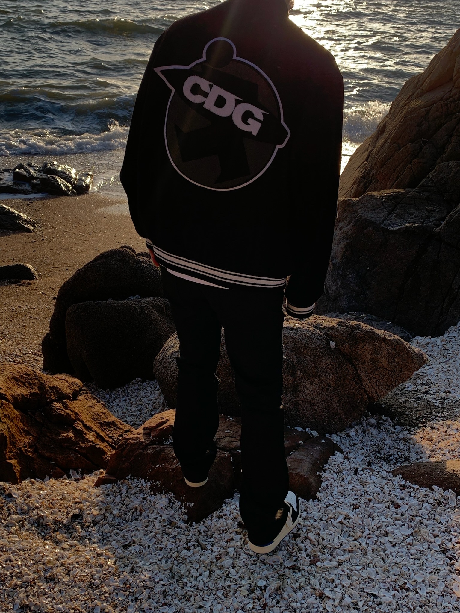 Stussy x CDG Varsity Jacket, Jordan 1 x Travis Scott x Fragment Retro Low OG SP Military Blue 착용 스타일 - 4