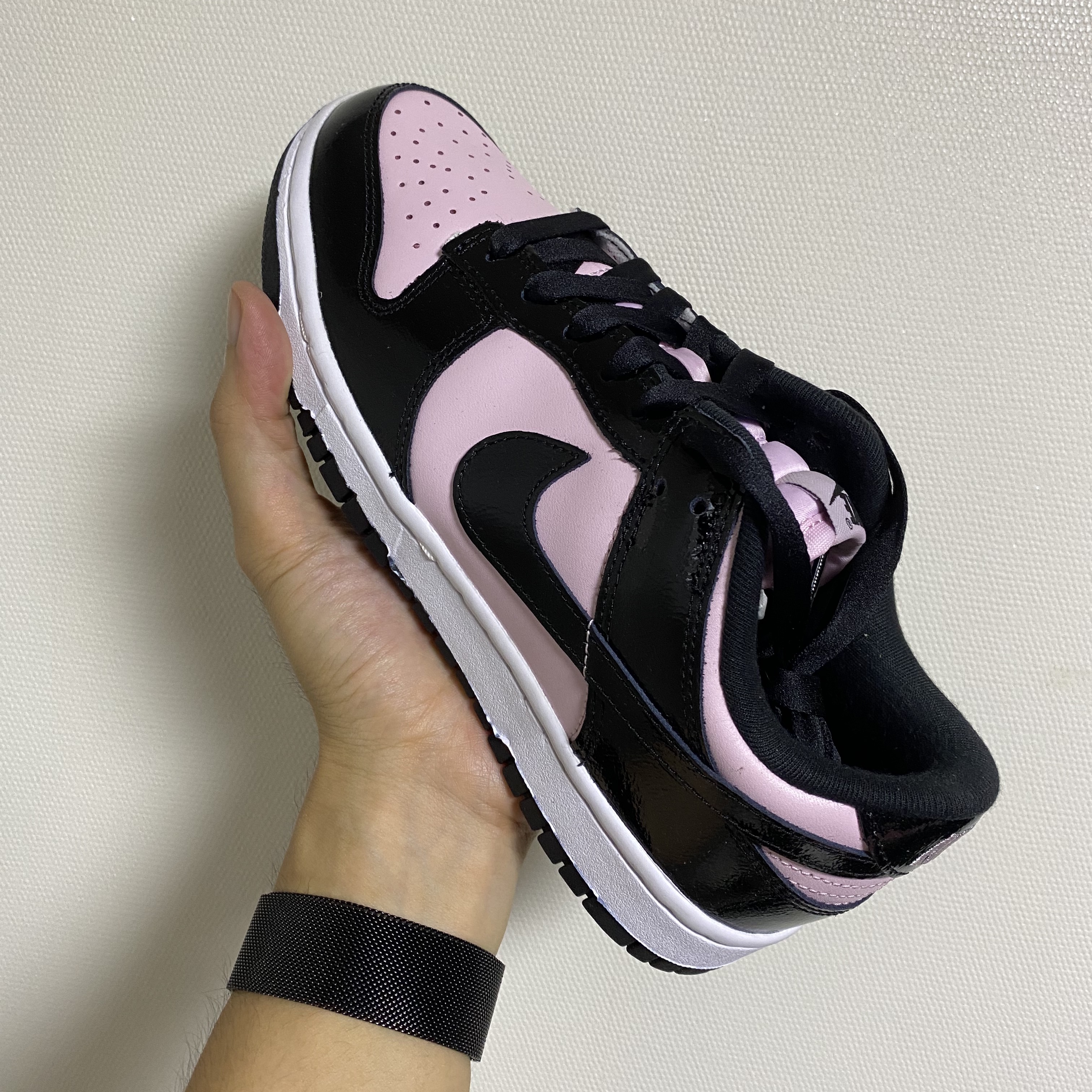 (W) Nike Dunk Low Essential Pink Foam Black 착용 스타일