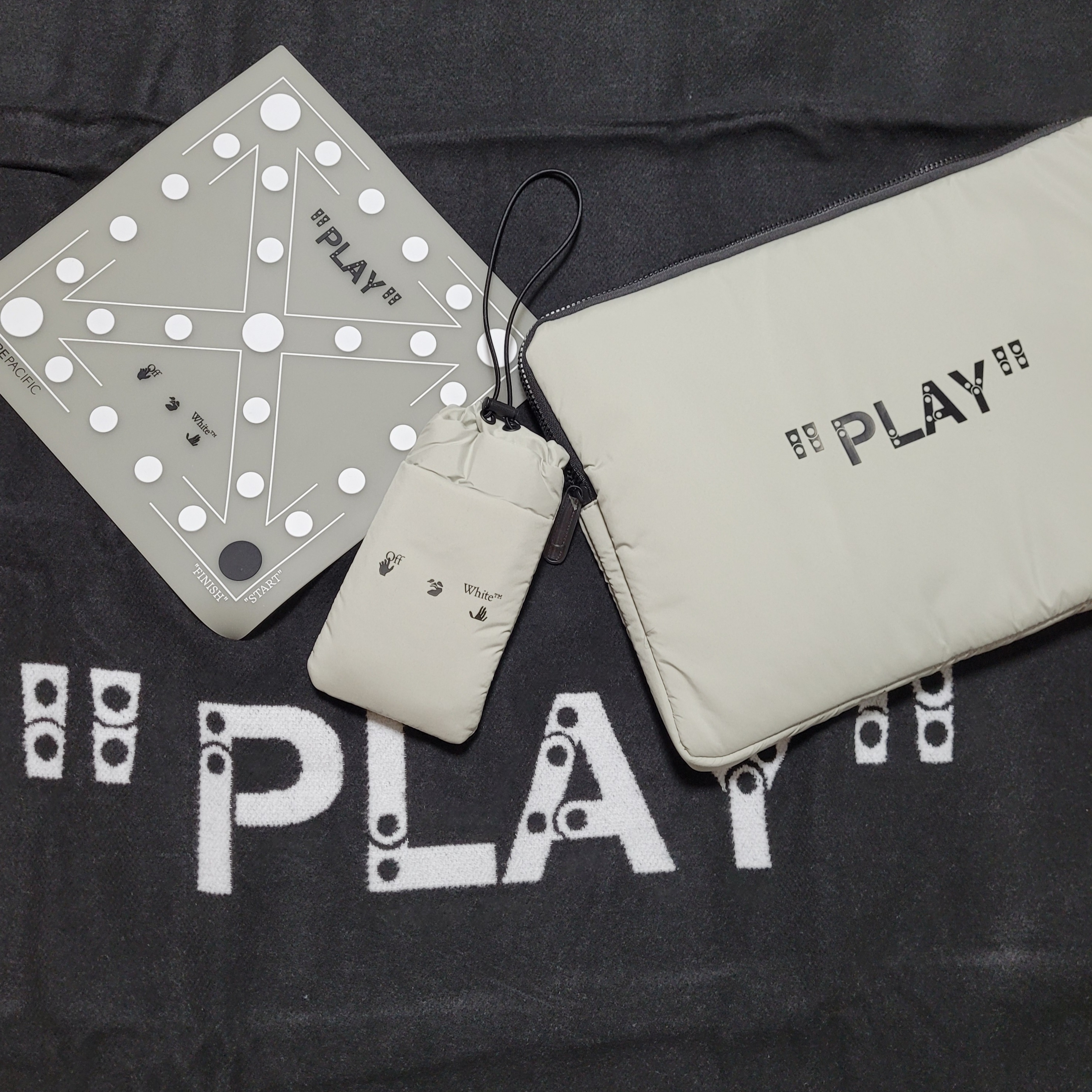 Off-White x Amore Pacific Play Kit 착용 스타일