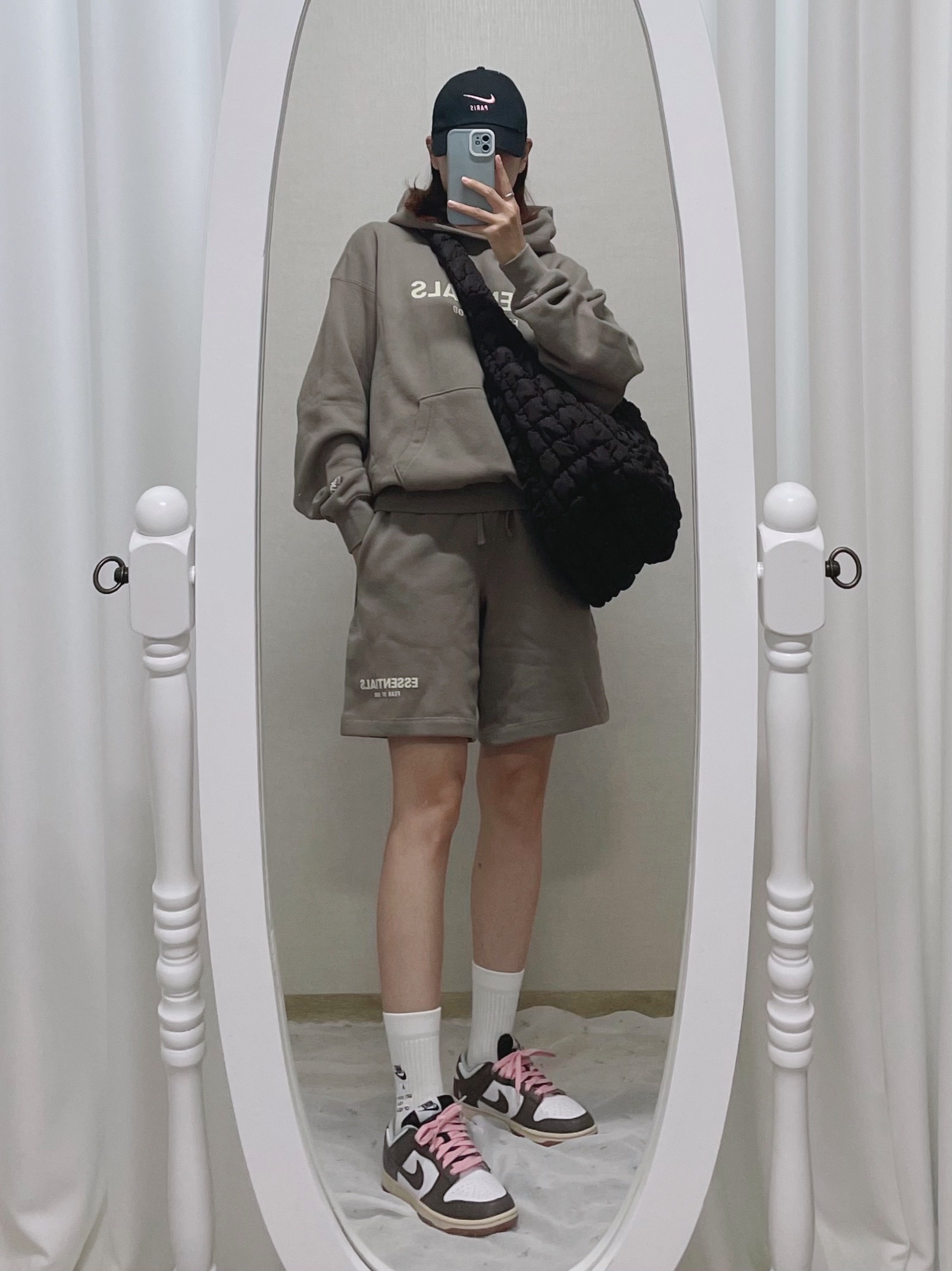 (Kids) Essentials Hoodie Desert Taupe - 22SS, COS Quilted Oversized Shoulder Bag Brown 착용 스타일 - 1