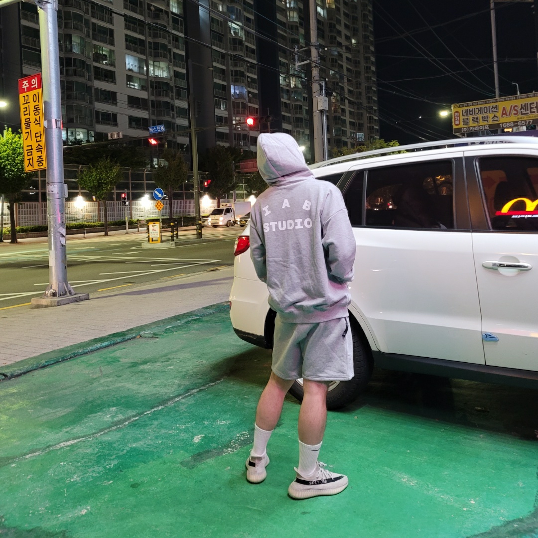 IAB Studio Zip-Up Hoodie Gray - 22FW, Nike NRG Solo Swoosh Fleece Shorts Dark Grey Heather - Asia 착용 스타일