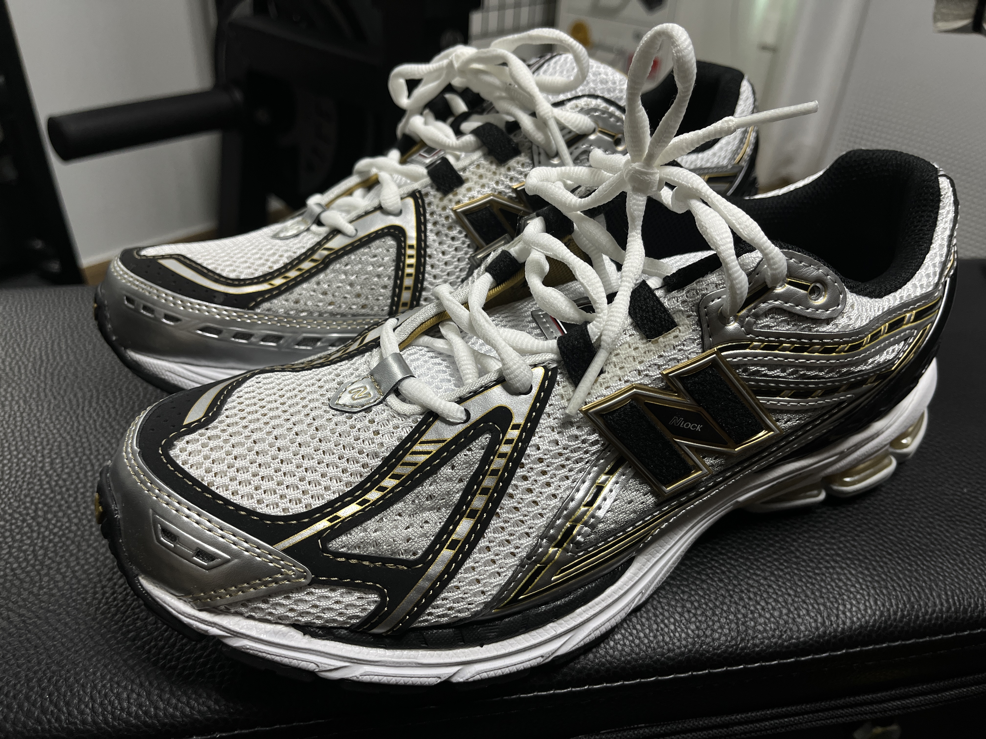 New Balance 1906R White Gold 착용 스타일