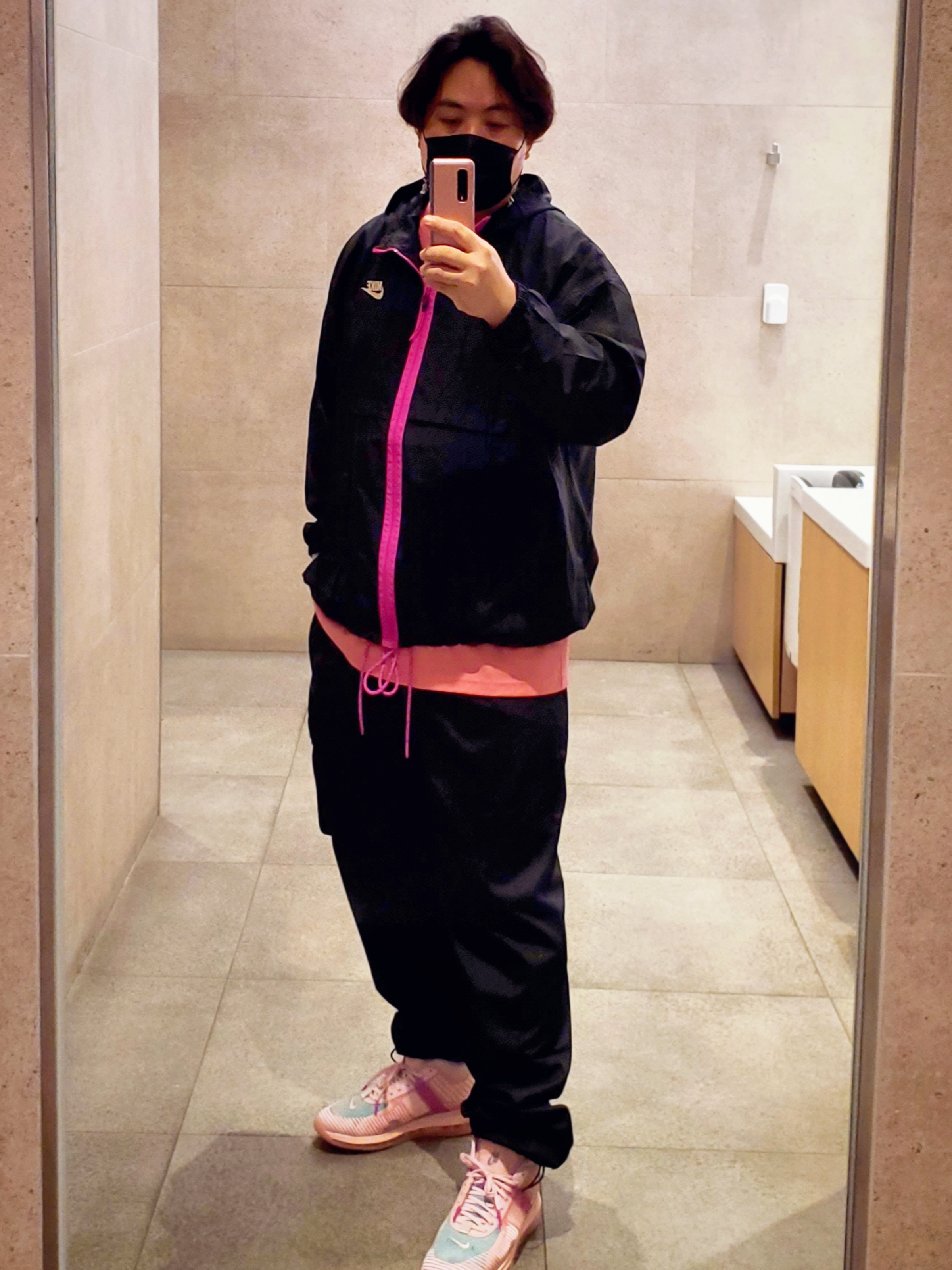 Nike x John Elliott LeBron Icon Tulip Pink 착용 스타일 - 1
