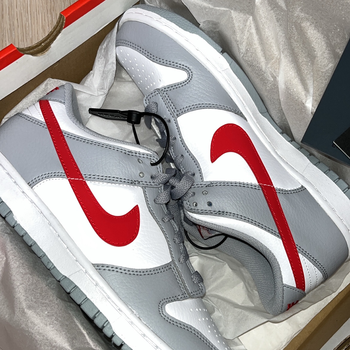 (GS) Nike Dunk Low Wolf Grey University Red 착용 스타일