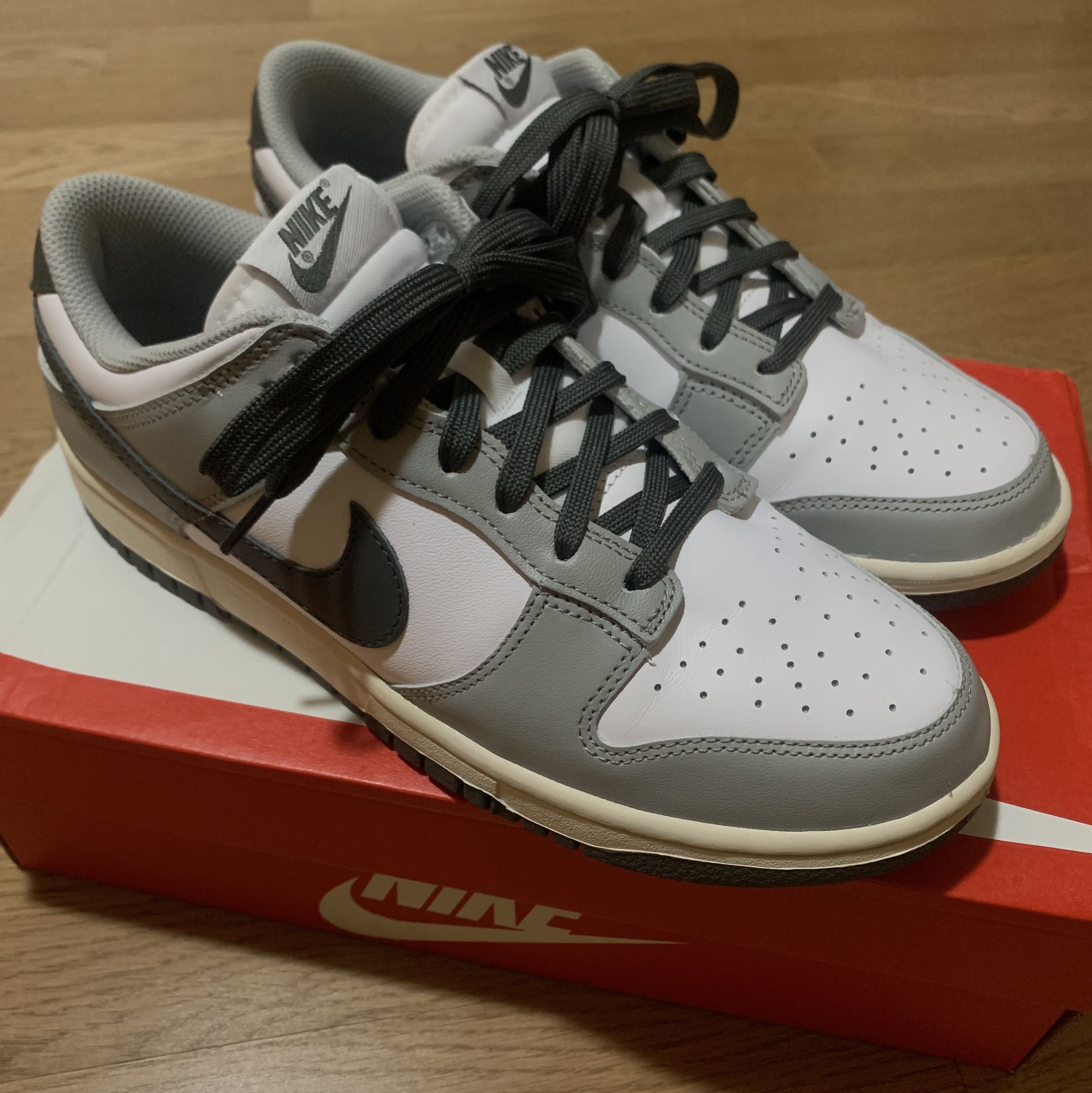 (W) Nike Dunk Low Light Smoke Grey 착용 스타일 - 2