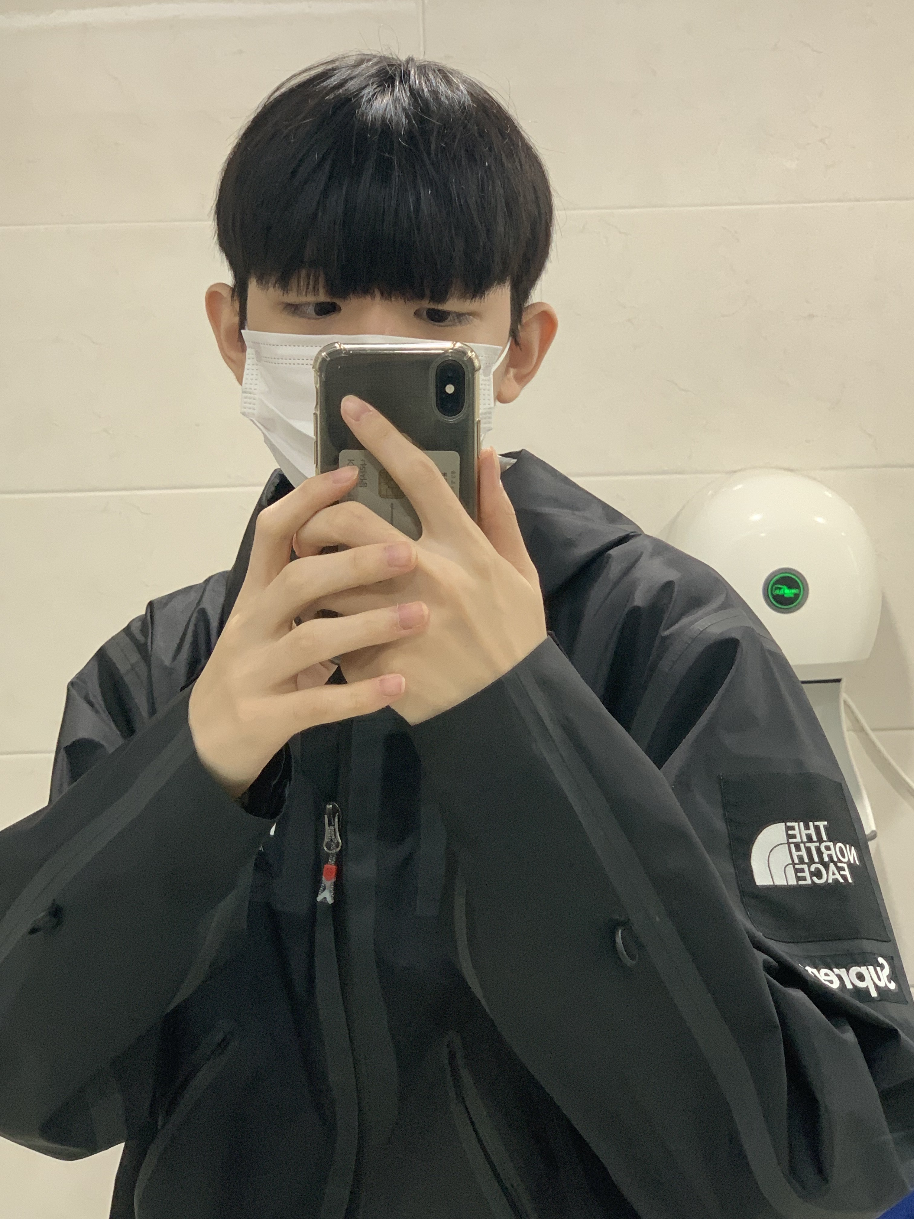 Supreme x The North Face Summit Series Outer Tape Seam Jacket Black - 21SS 착용 스타일 - 2