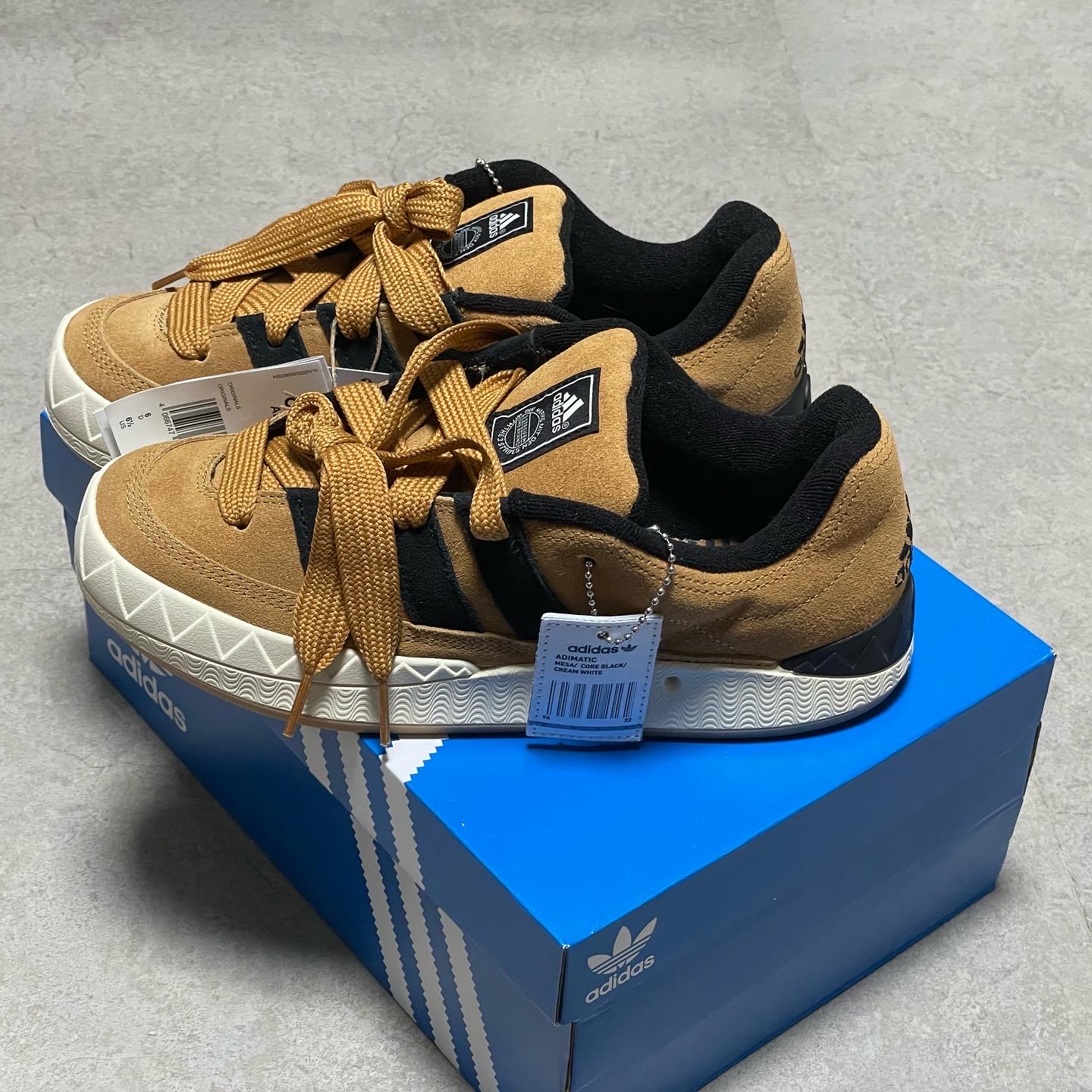 Adidas x Atmos Adimatic OG Shoebox 착용 스타일 - 2