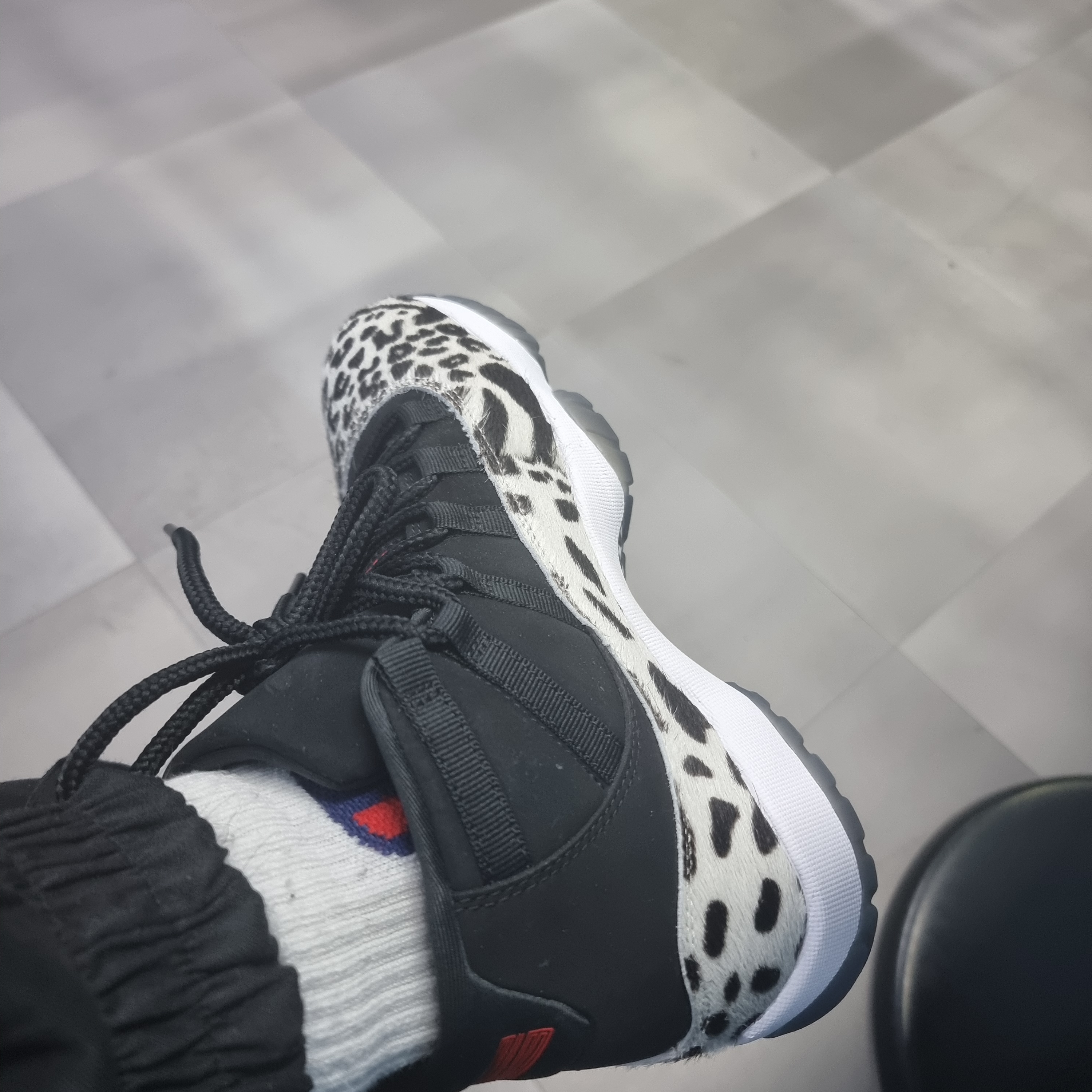 (W) Jordan 11 Retro Animal Instinct Black White 착용 스타일