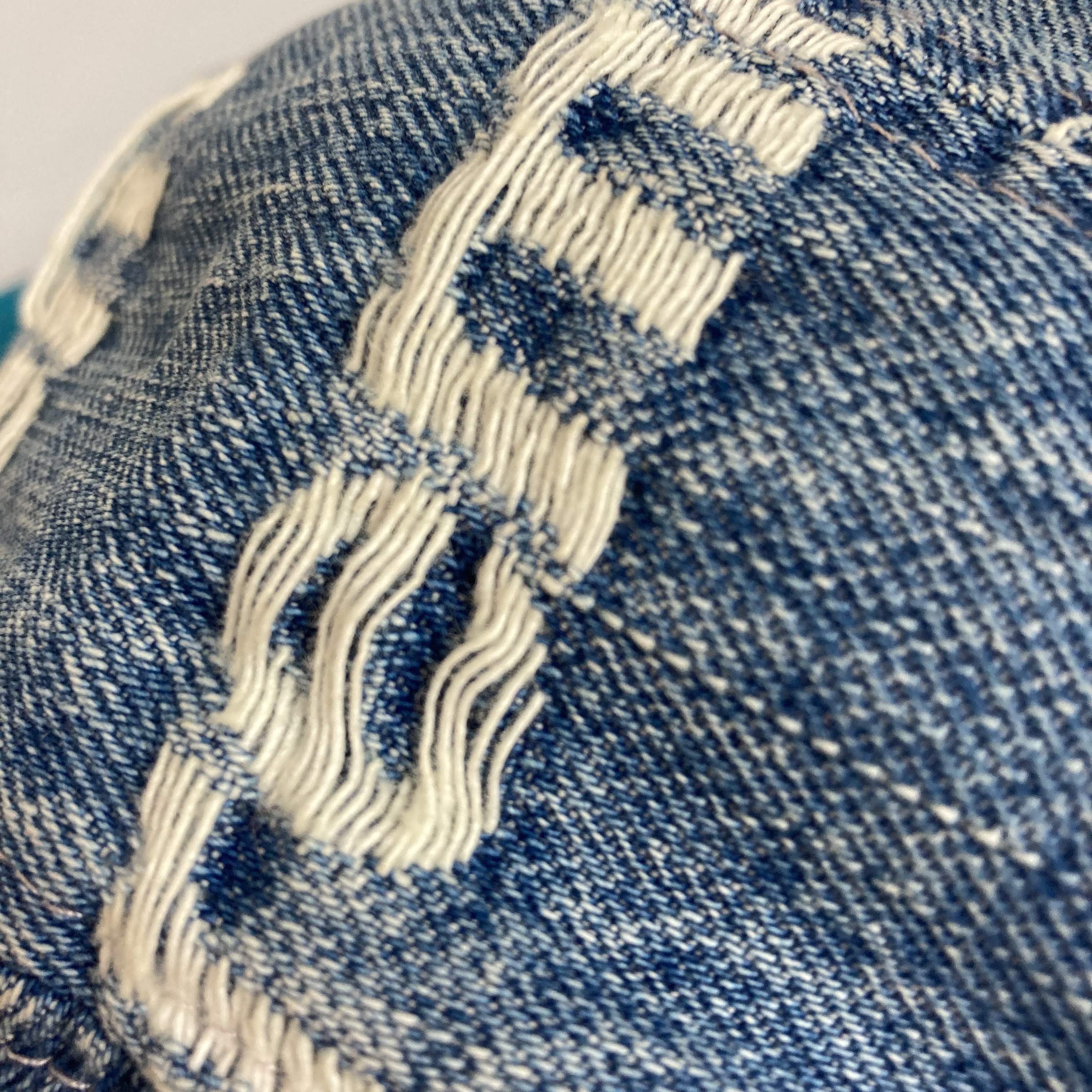 Supreme Frayed Logos Denim Camp Cap Blue - 21SS 착용 스타일