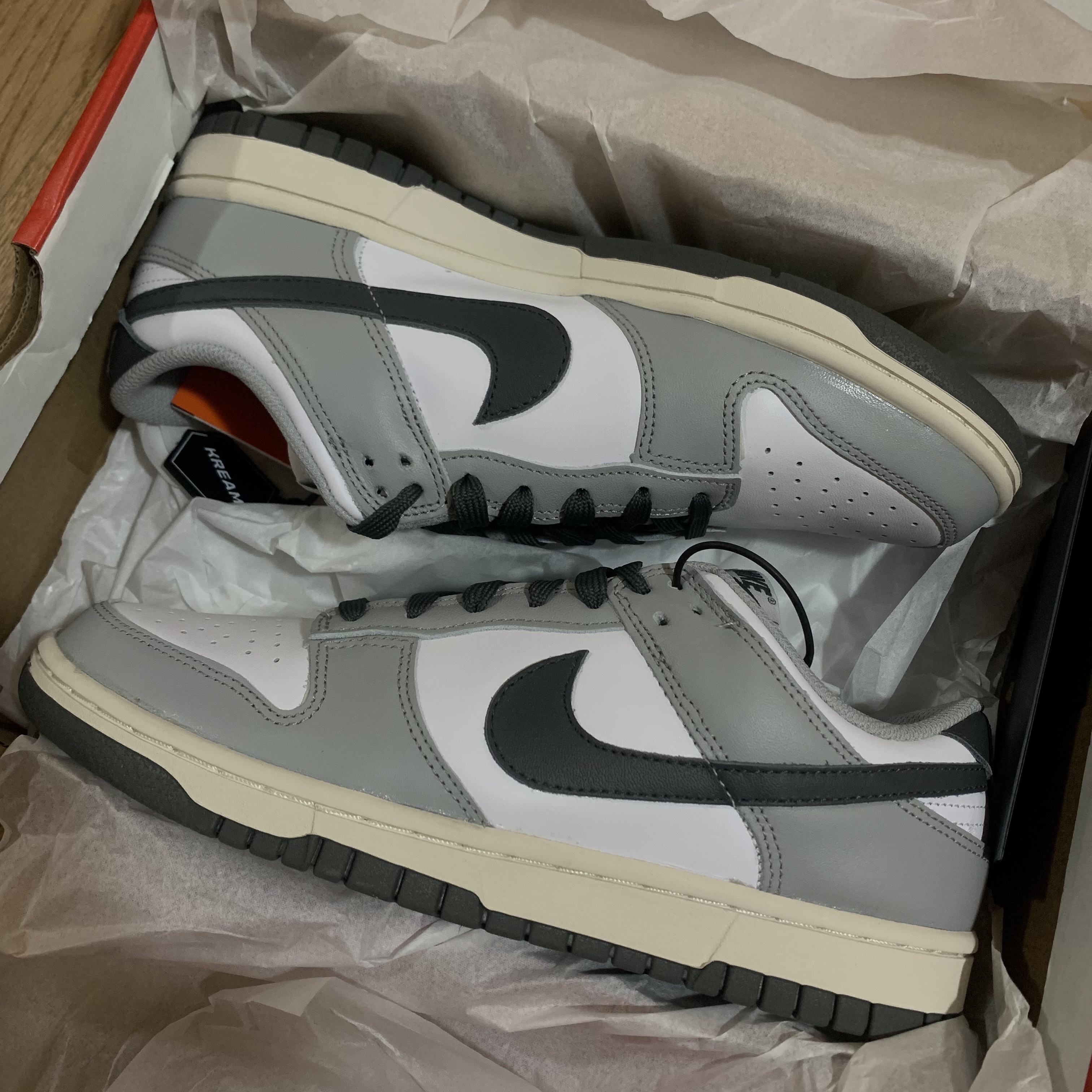 (W) Nike Dunk Low Light Smoke Grey 착용 스타일 - 3