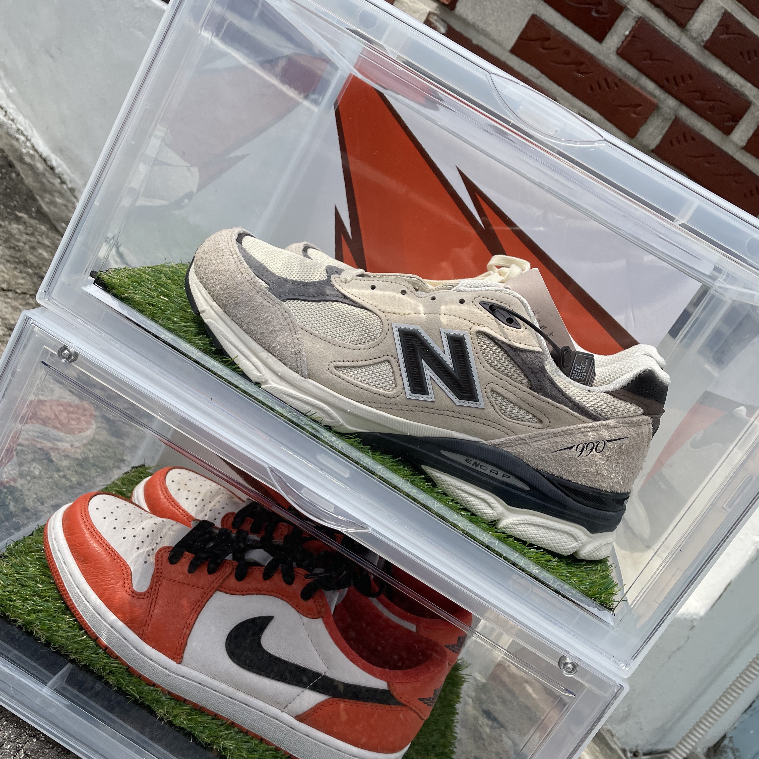 New Balance 990v3 Made in USA Moonbeam Macadamia Nut, Jordan 1 Low OG Starfish 착용 스타일 - 2