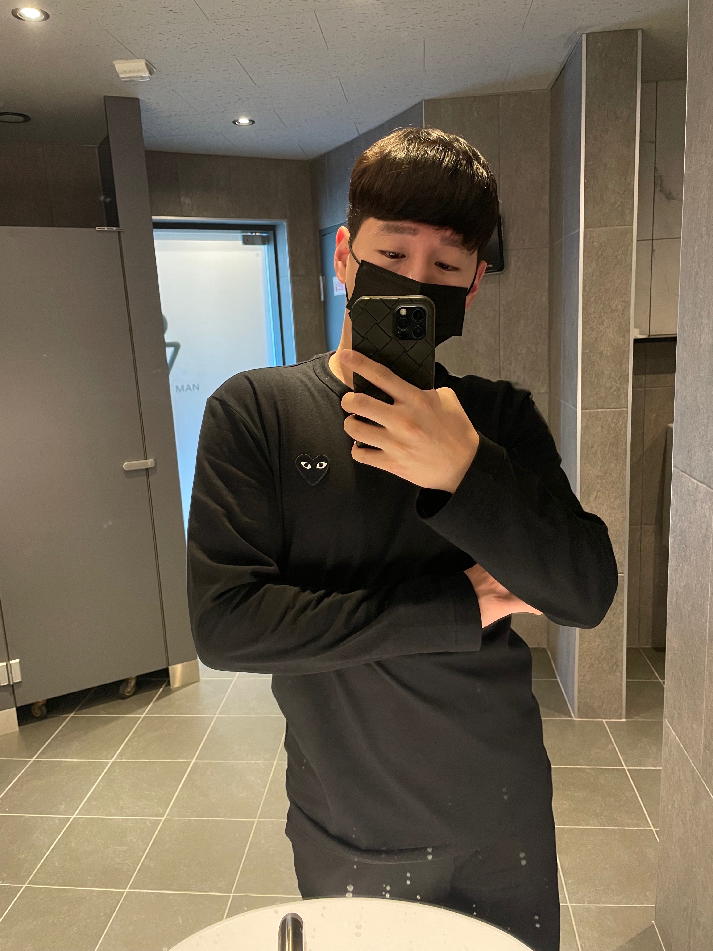 Play Comme des Garcons Black Heart LS T-Shirt Black 착용 스타일