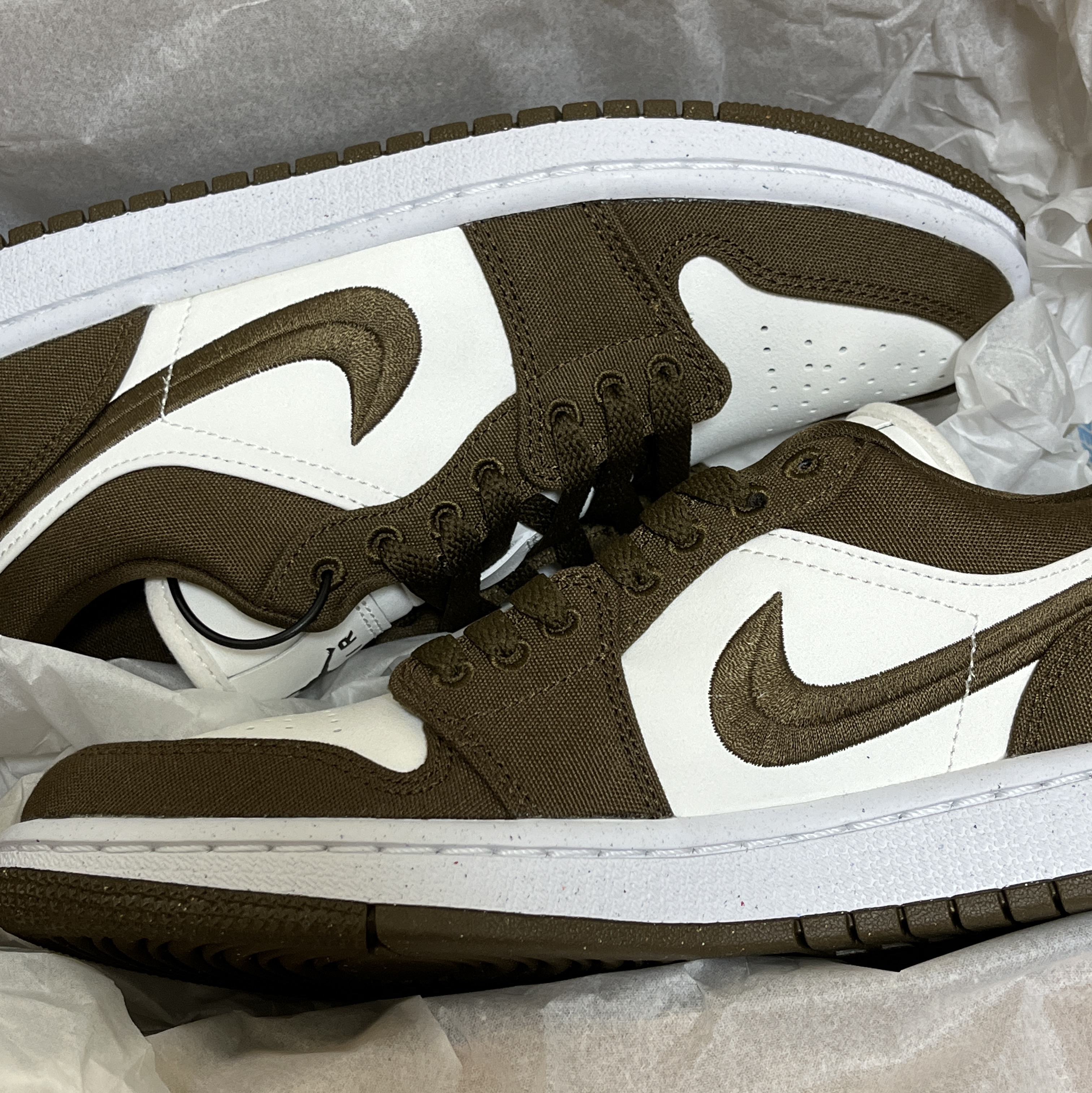 (W) Jordan 1 Low SE Light Olive 착용 스타일