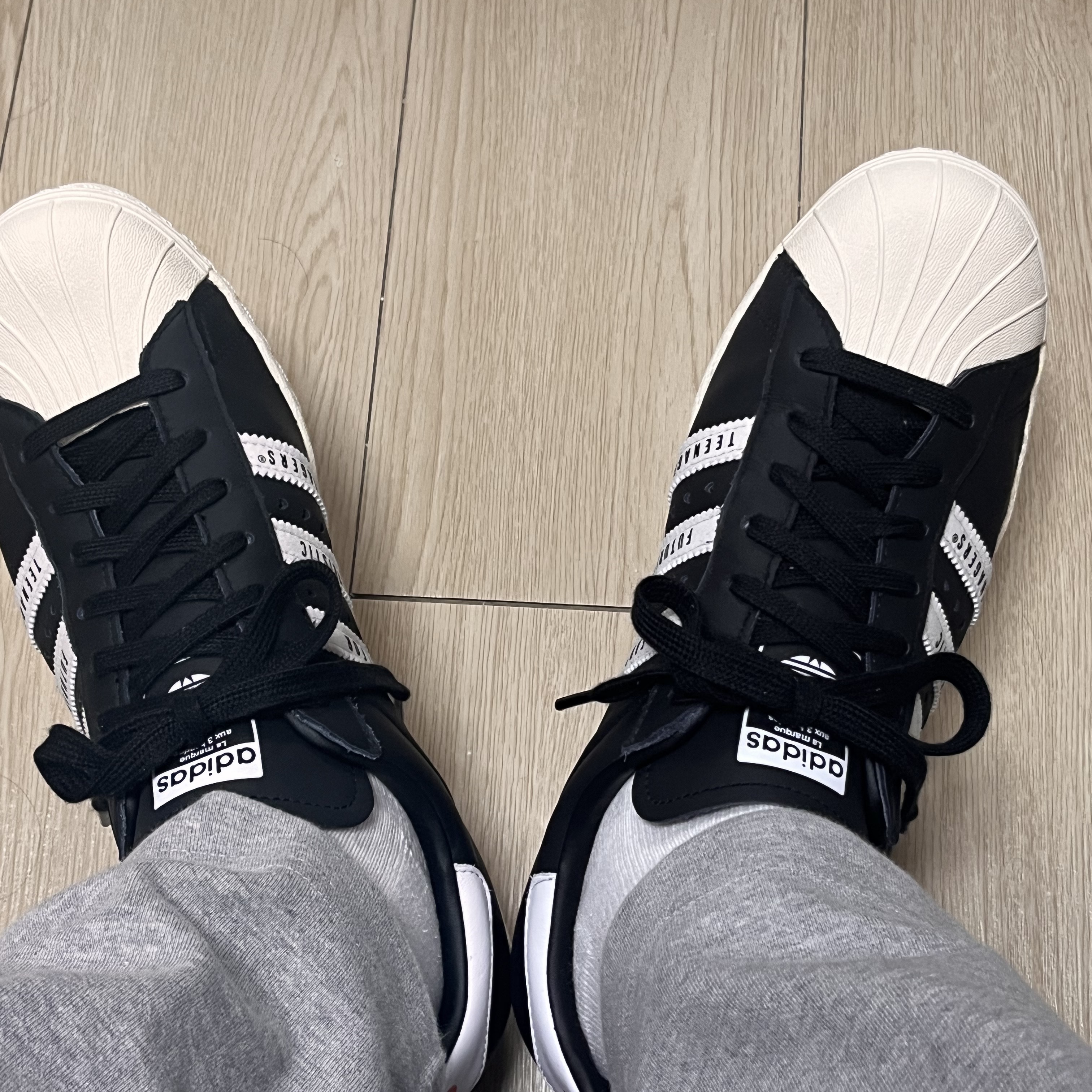 Adidas x Human Made Superstar Black White 착용 스타일 - 1