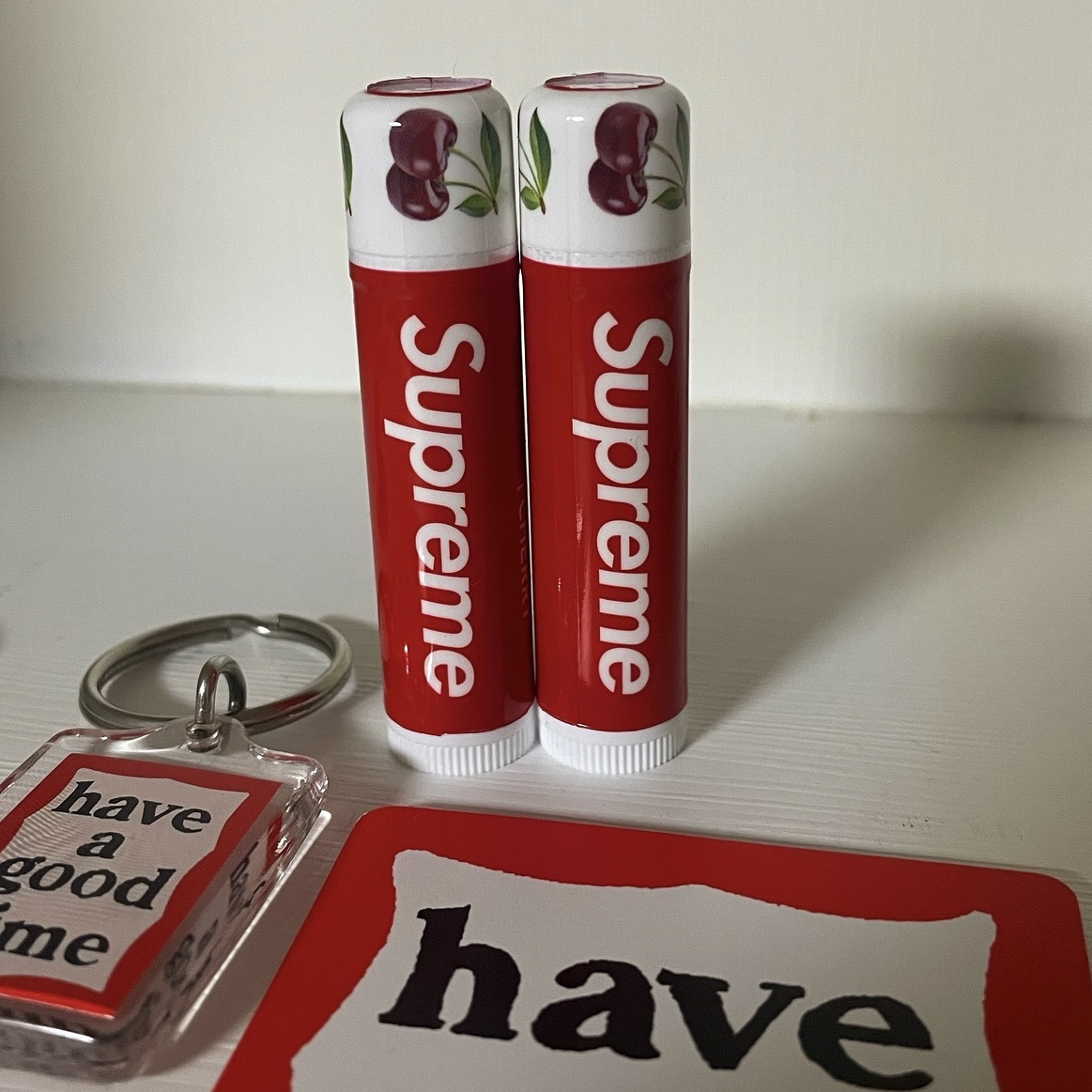 Supreme Chapstick Red (3 Pack) 착용 스타일