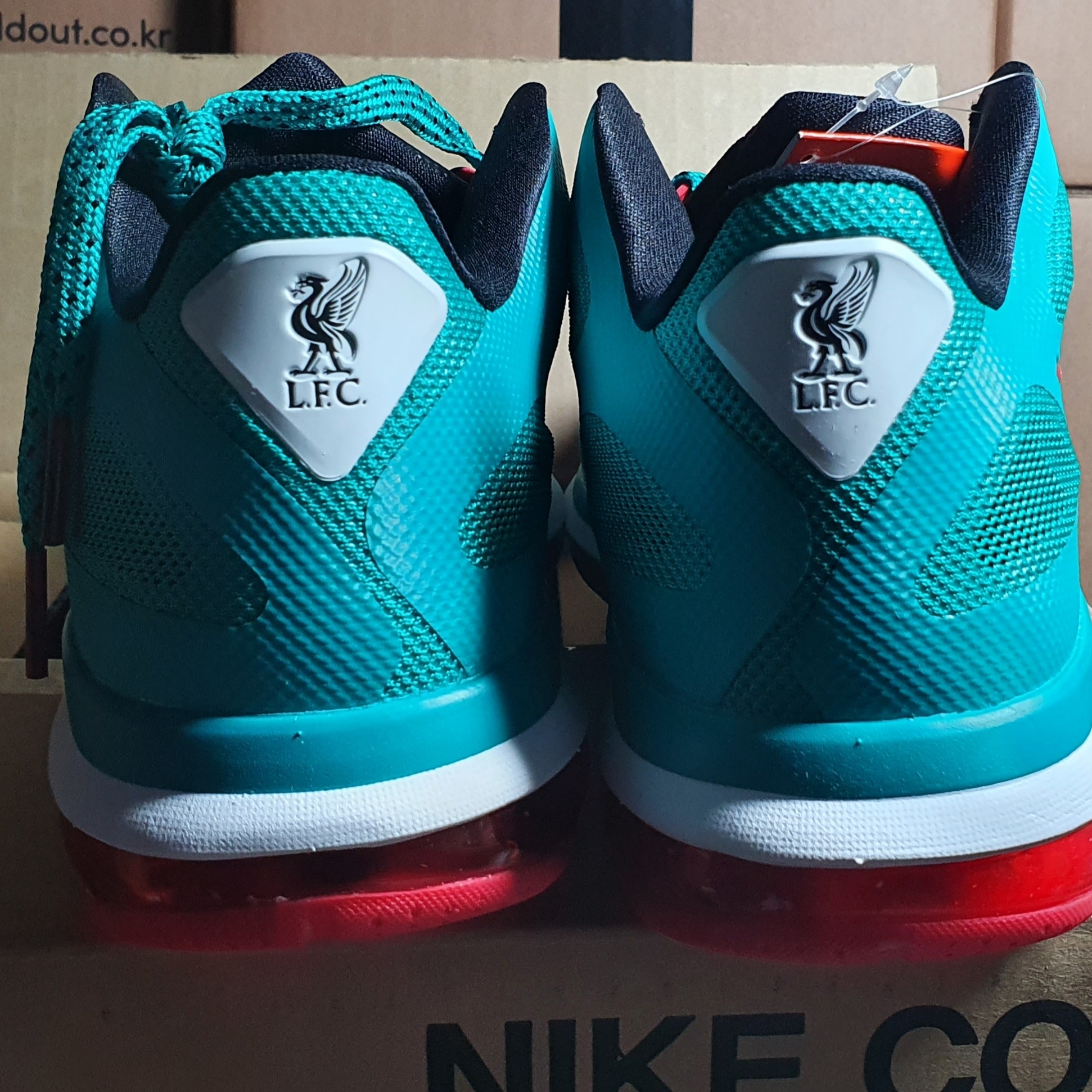 Nike LeBron 9 Low Liverpool FC 착용 스타일 - 2