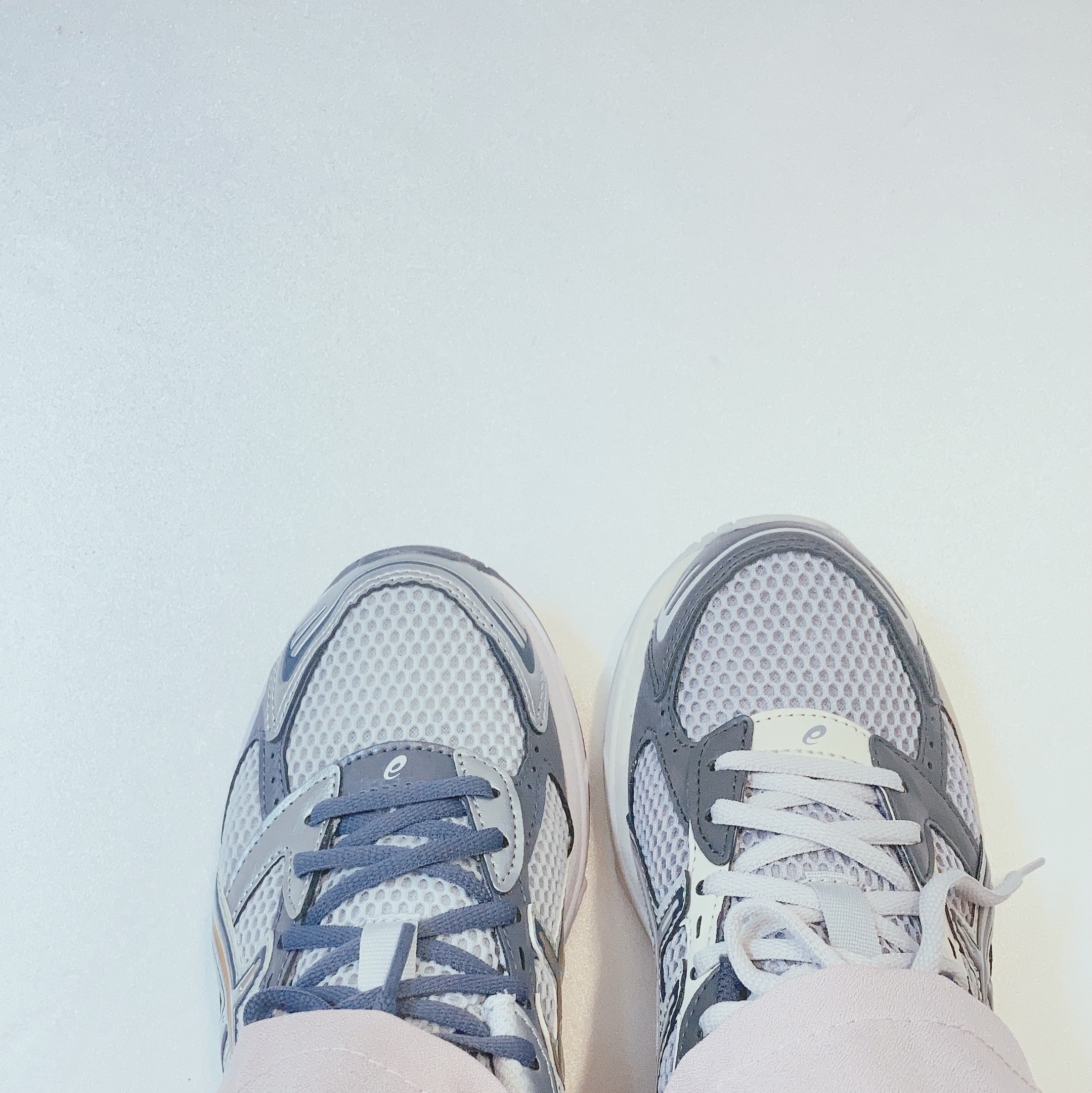 Asics Gel-1130 Oyster Grey Clay Grey, Asics Gel-1130 Polar Shade Pure Silver 착용 스타일 - 1