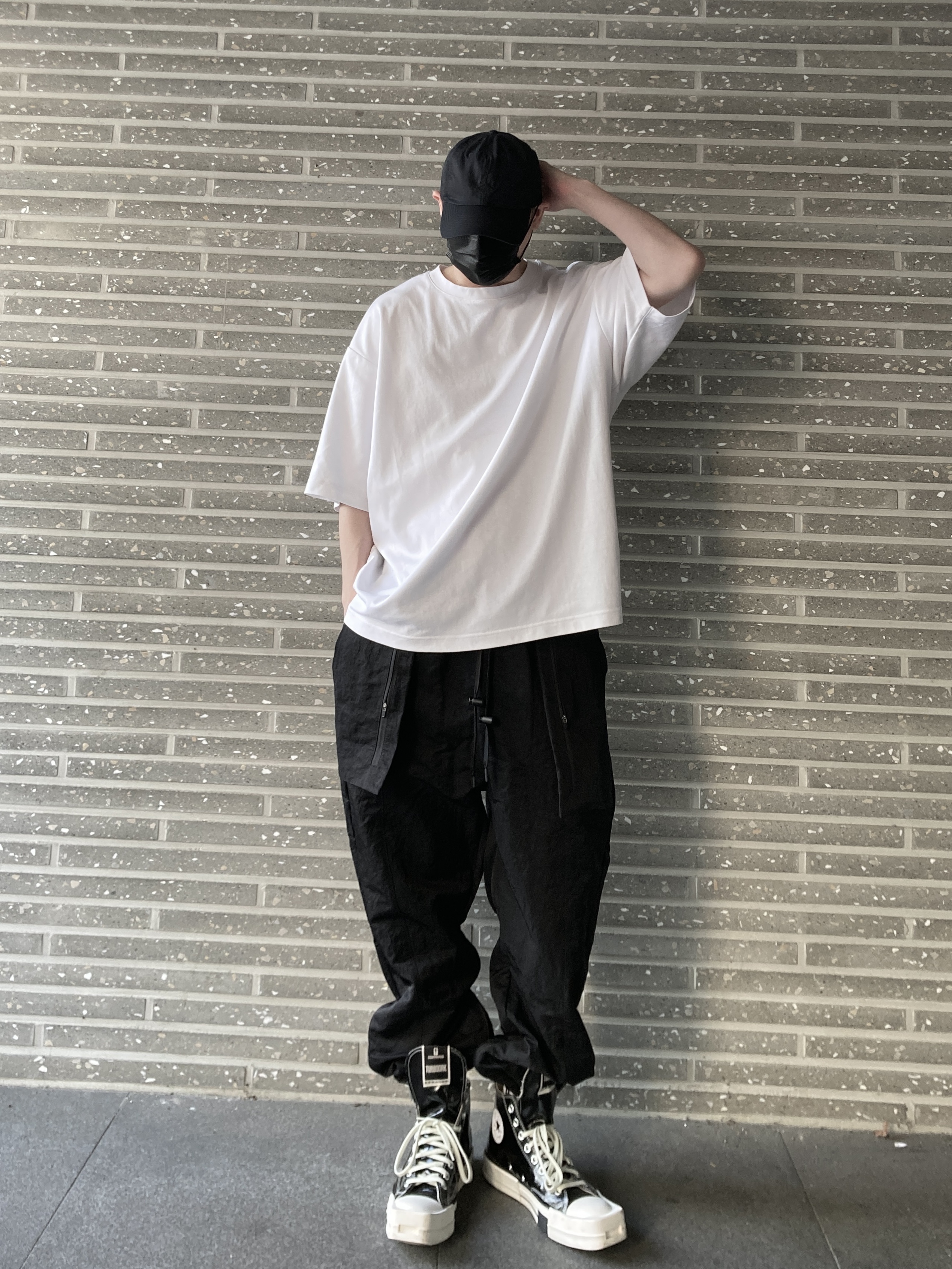 Converse x Drkshdw Turbodrk Chuck 70 Hi Black Lacquered Denim 착용 스타일 - 2
