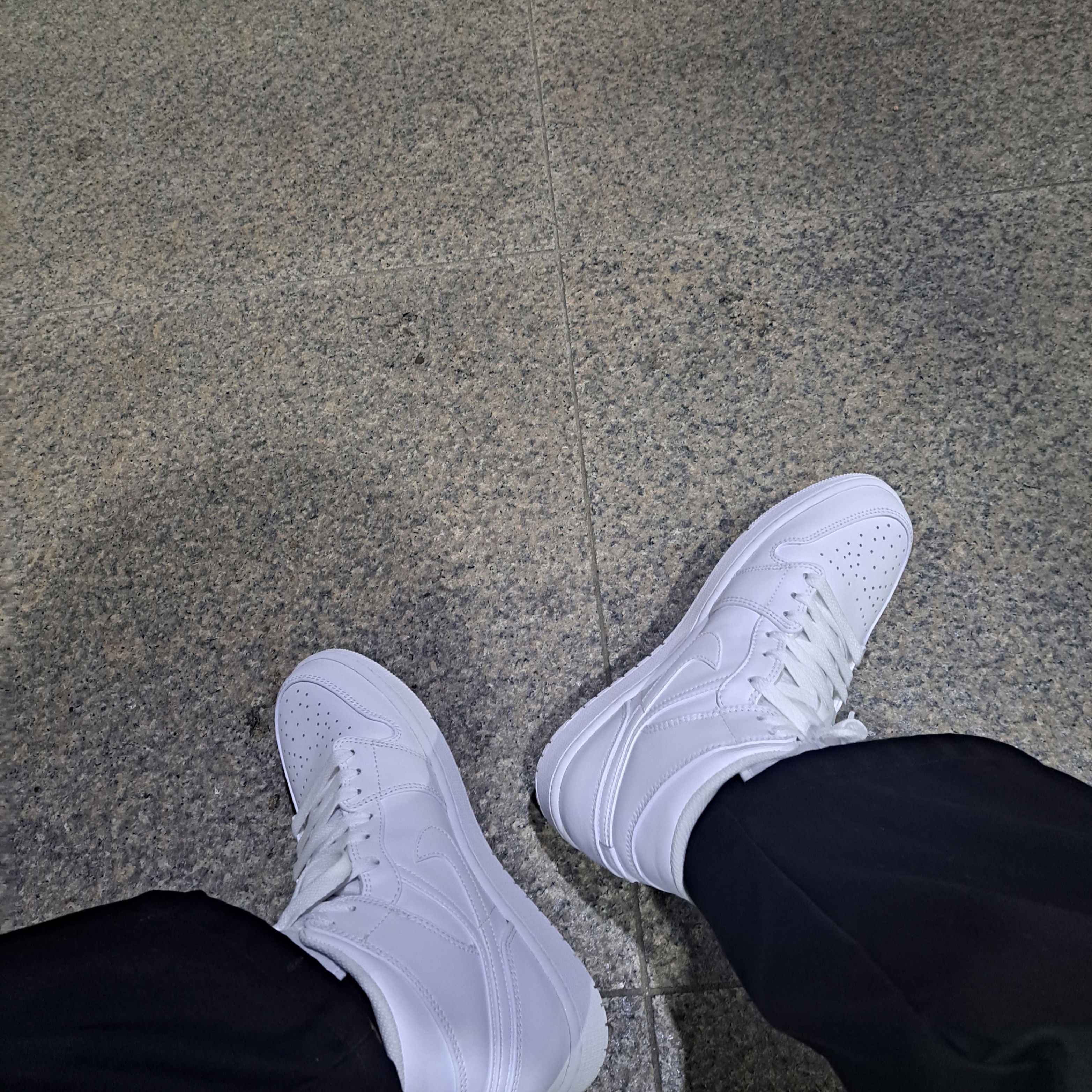 Jordan 1 Mid Triple White 2022 착용 스타일
