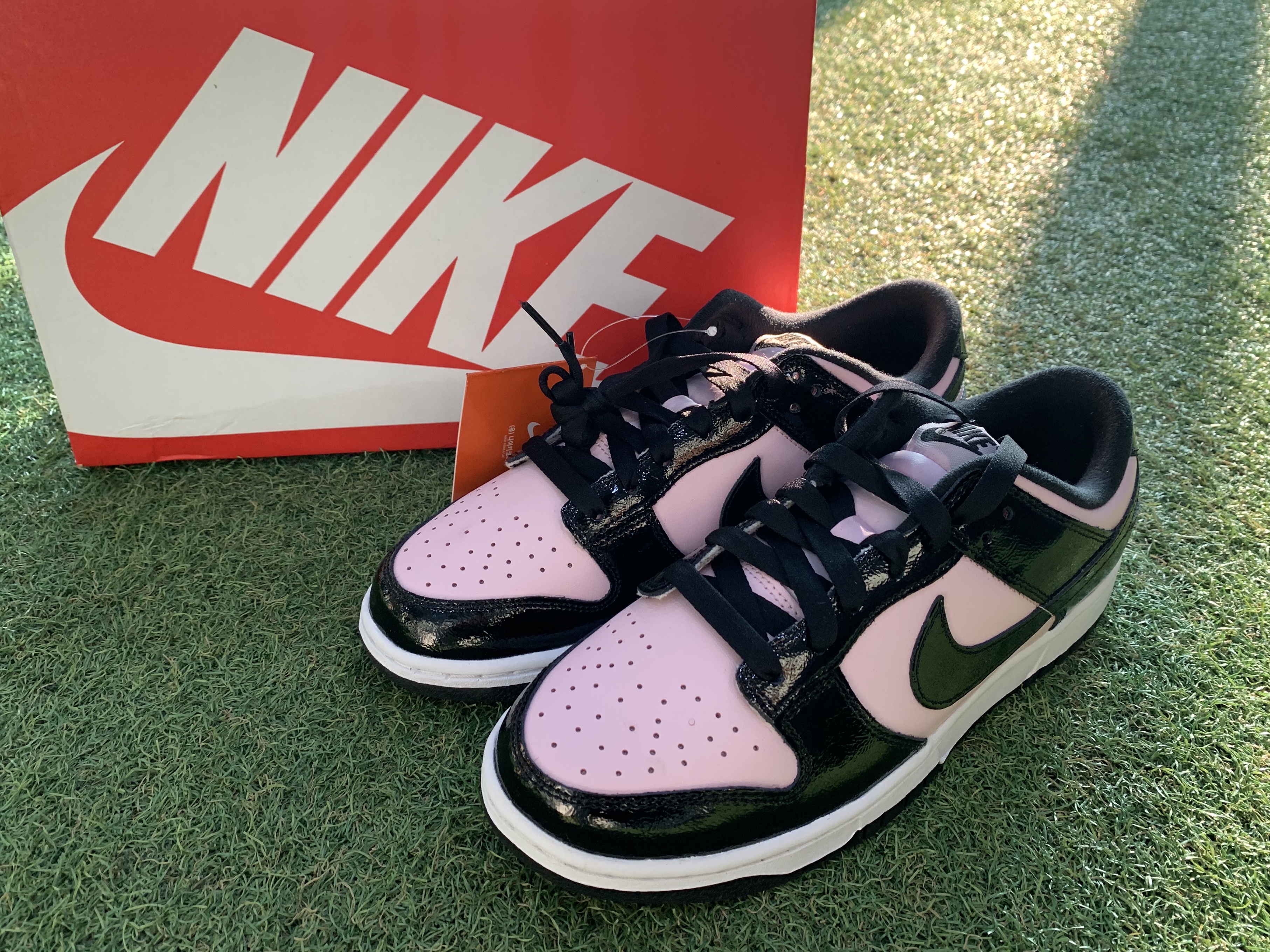 (W) Nike Dunk Low Essential Pink Foam Black 착용 스타일 - 1