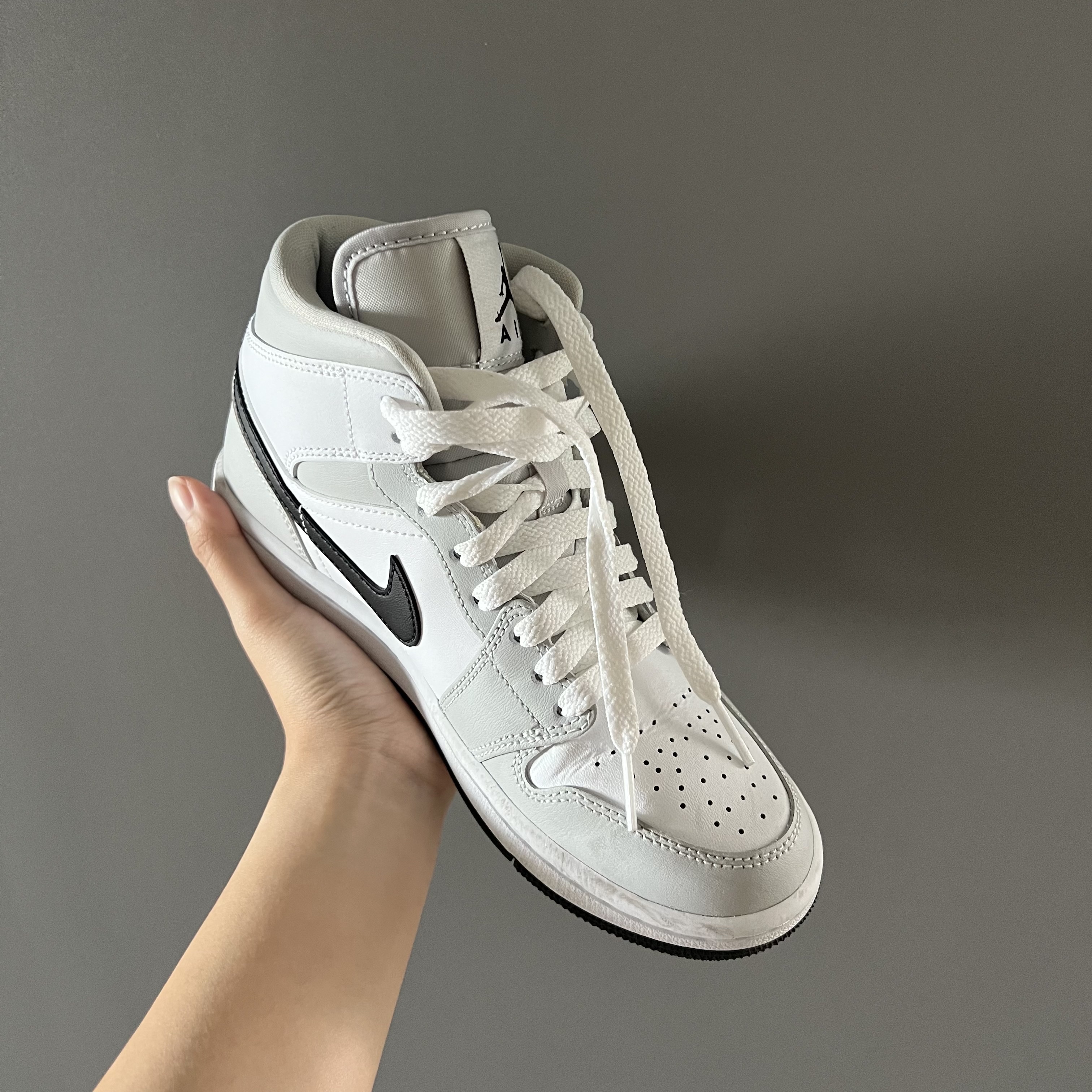 (W) Jordan 1 Mid Grey Fog 착용 스타일