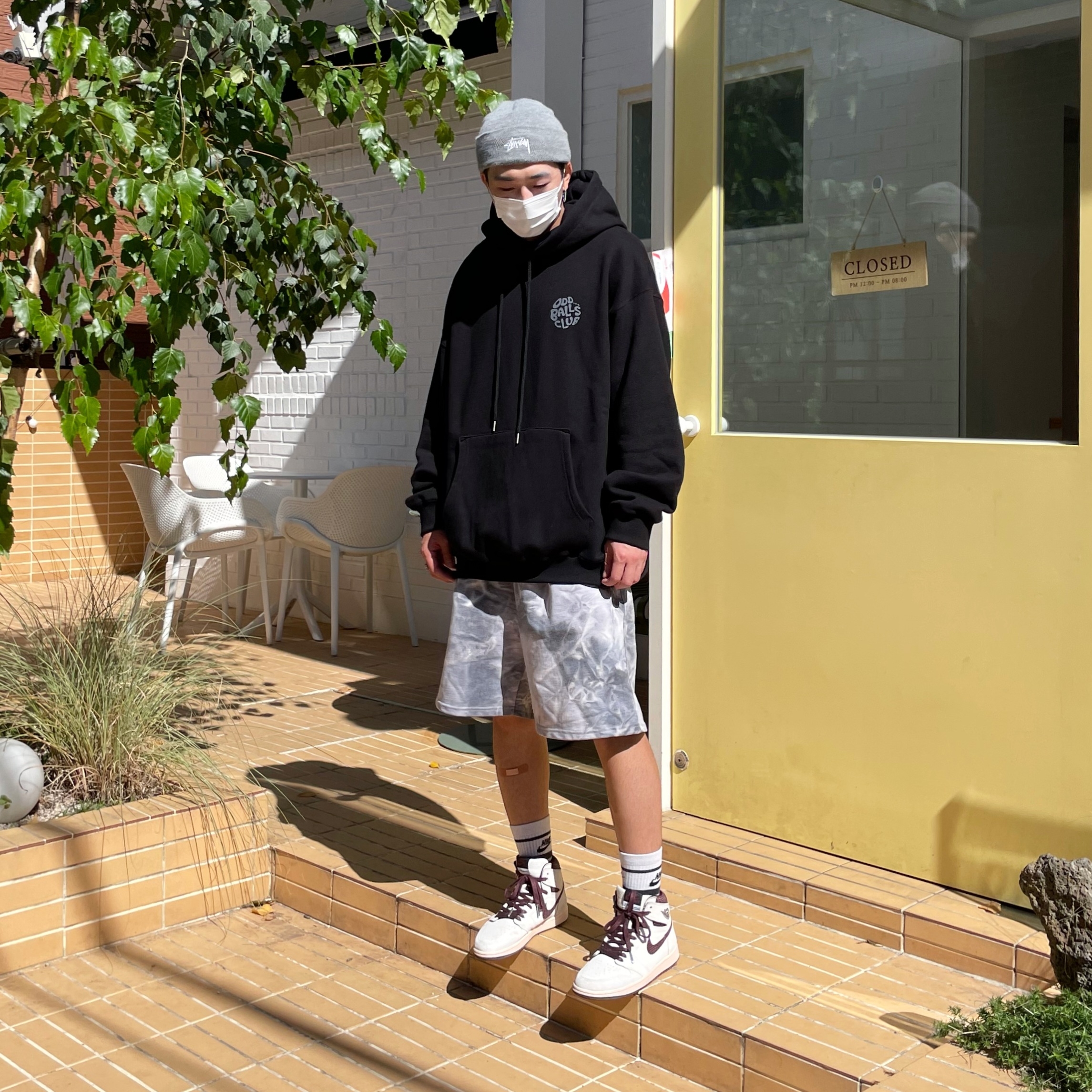 Stussy Stock Cuff Beanie Grey Heather, Jordan 1 x A Ma Maniere Retro High OG SP Sail and Burgundy 착용 스타일 - 2