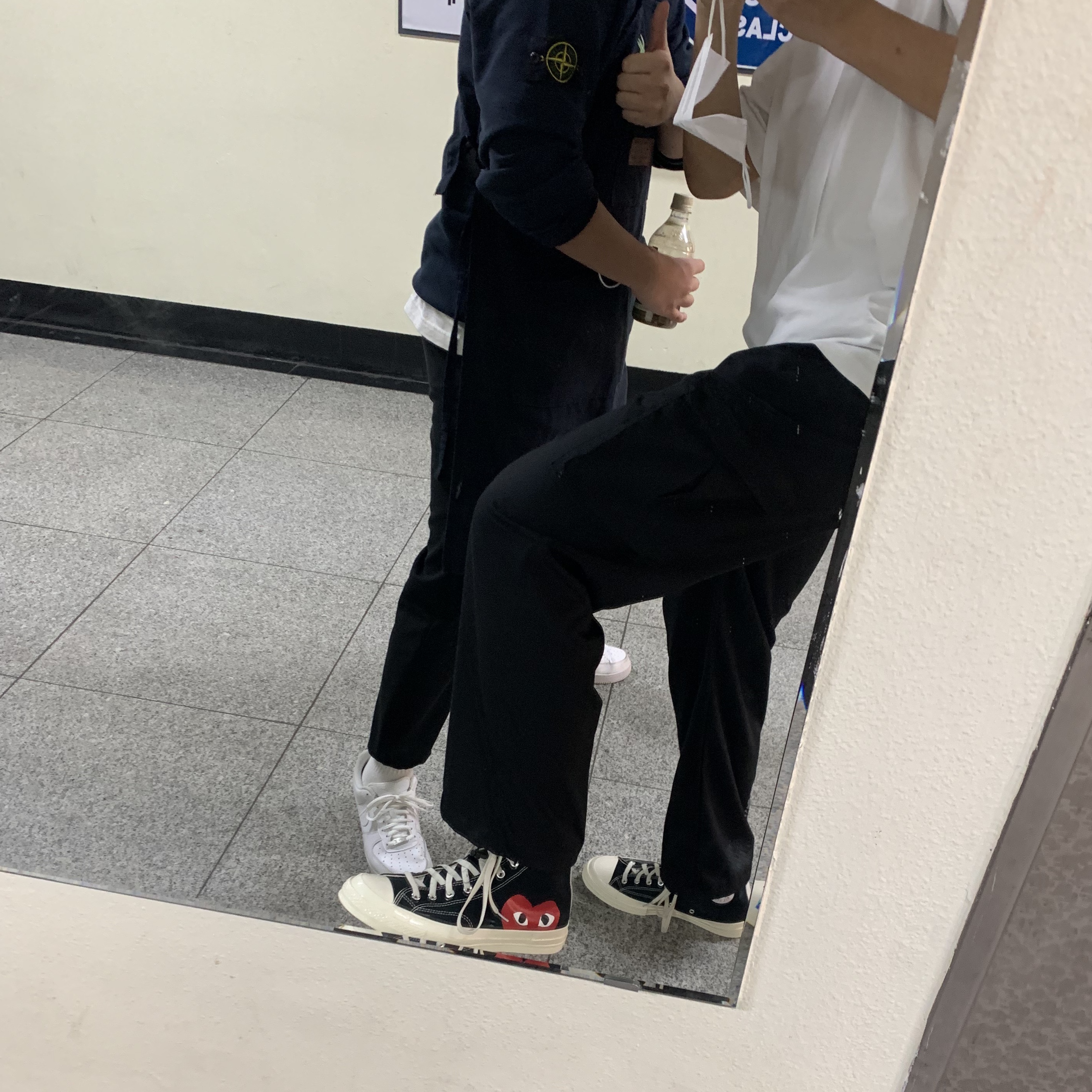 Converse x Play Comme des Garcons Chuck 70 Hi Black, Stone Island 63051 Crewneck Sweatshirt Navy Blue - 22SS 착용 스타일 - 3