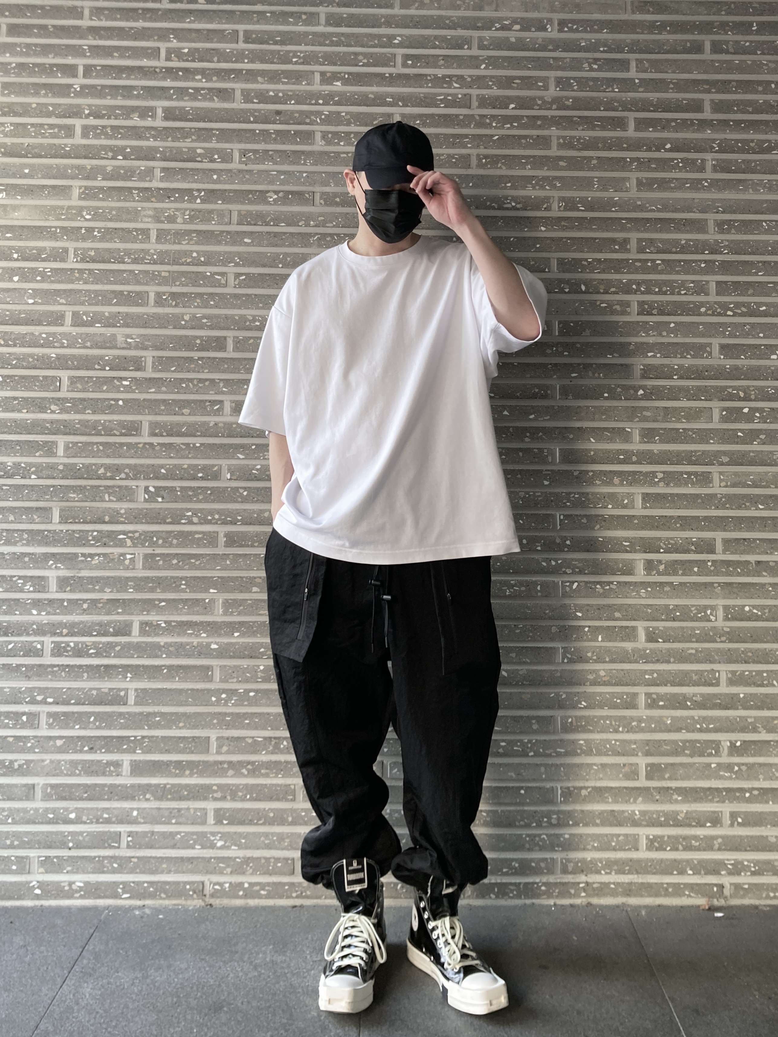 Converse x Drkshdw Turbodrk Chuck 70 Hi Black Lacquered Denim 착용 스타일 - 1
