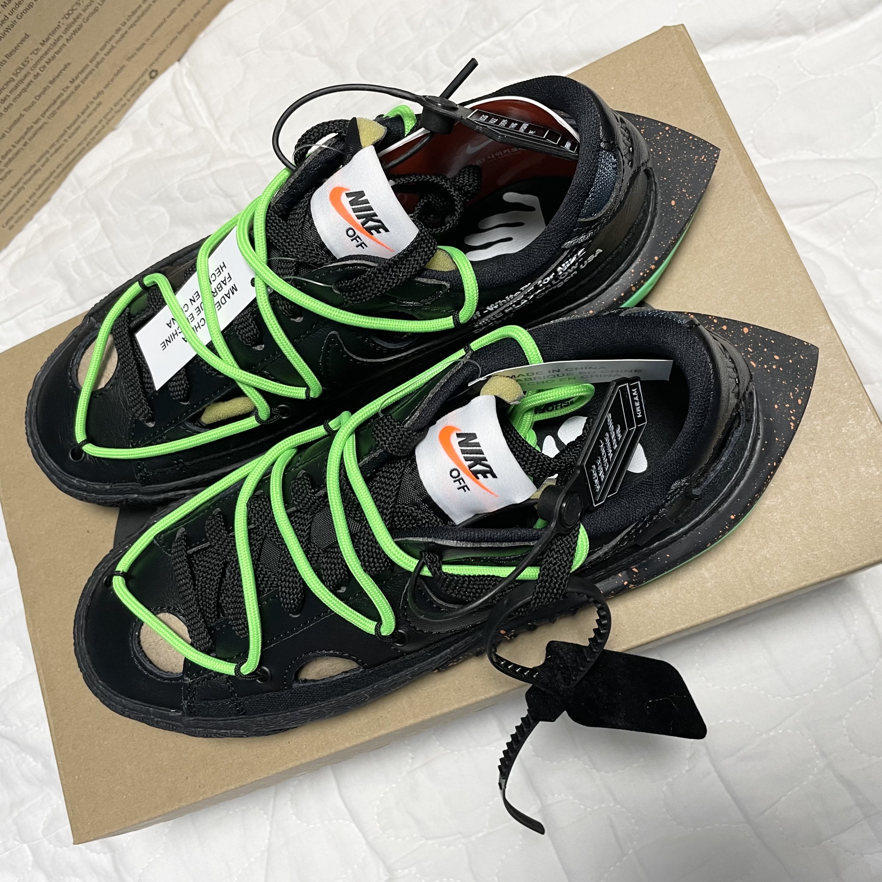 Nike x Off-White Blazer Low '77 Black and Electro Green 착용 스타일