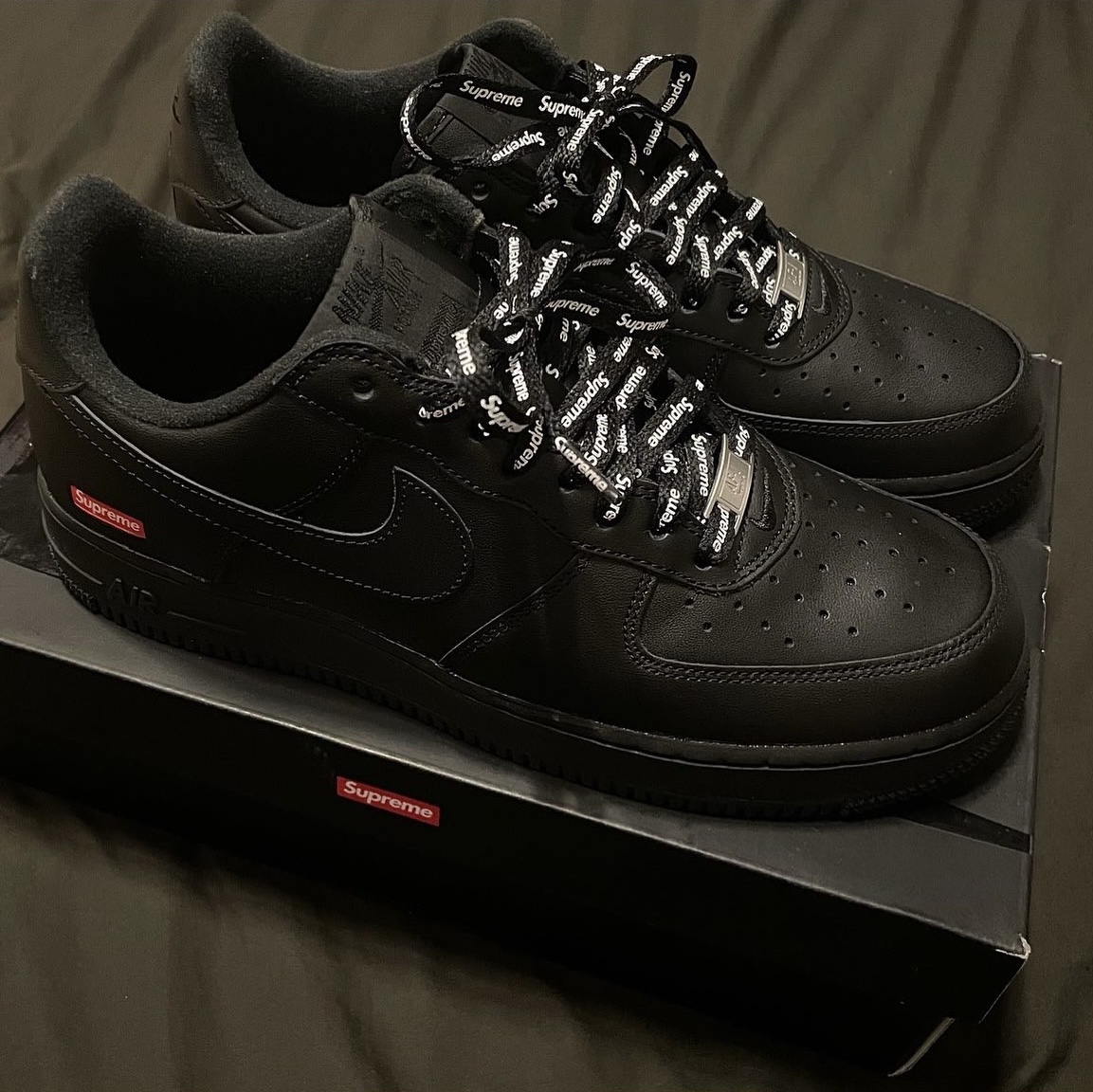 Nike x Supreme Air Force 1 Low Black 착용 스타일
