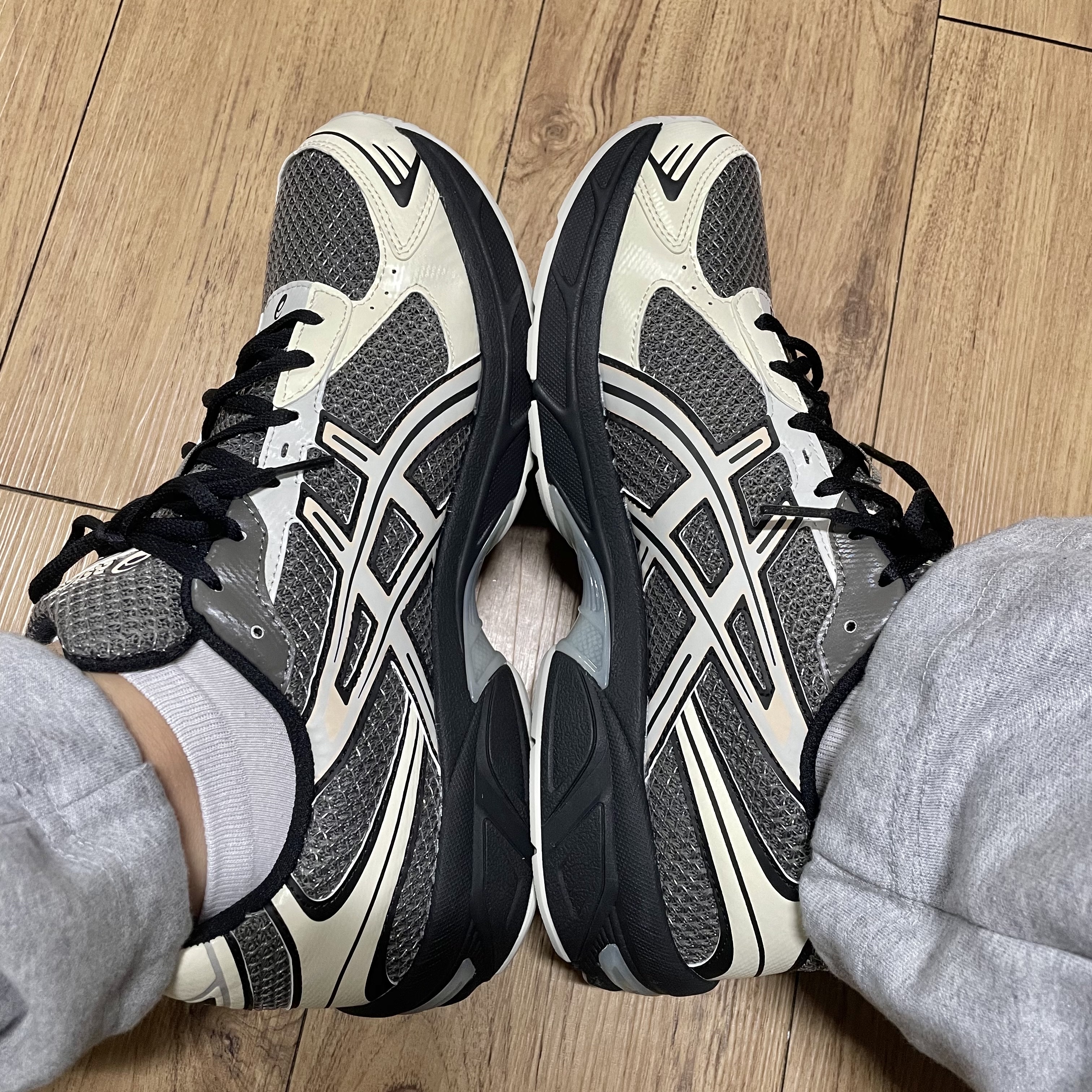 Asics x I4P Gel-1130 Mink Glacier Grey 착용 스타일 - 2