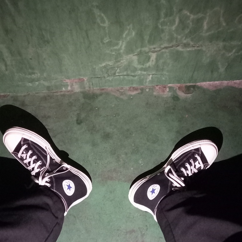 Converse x Play Comme des Garcons Chuck 70 Hi Black, Stone Island 63051 Crewneck Sweatshirt Navy Blue - 22SS 착용 스타일 - 2