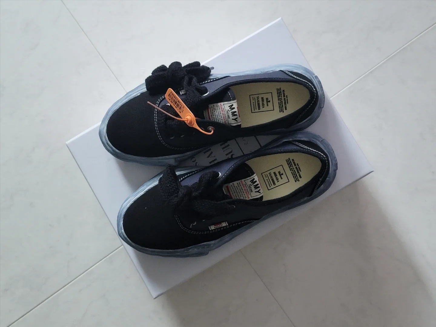 Maison Mihara Yasuhiro Baker OG Sole OD Canvas Low-top Sneakers Black 착용 스타일