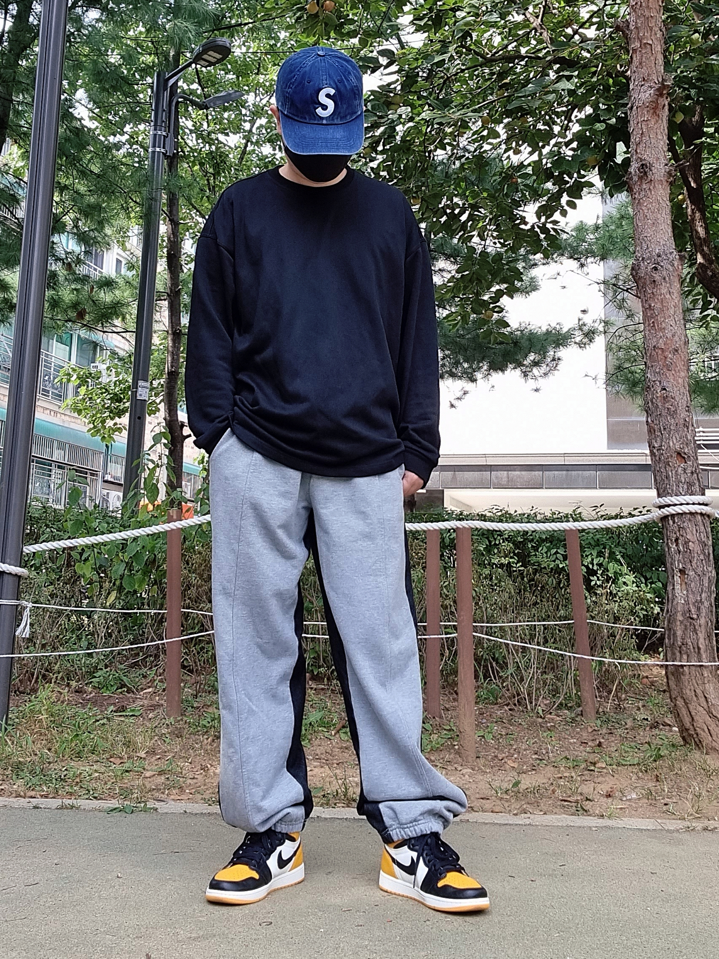 Supreme Pigment Print S Logo 6-Panel Indigo - 22FW, Jordan 1 Retro High OG Taxi 착용 스타일 - 2