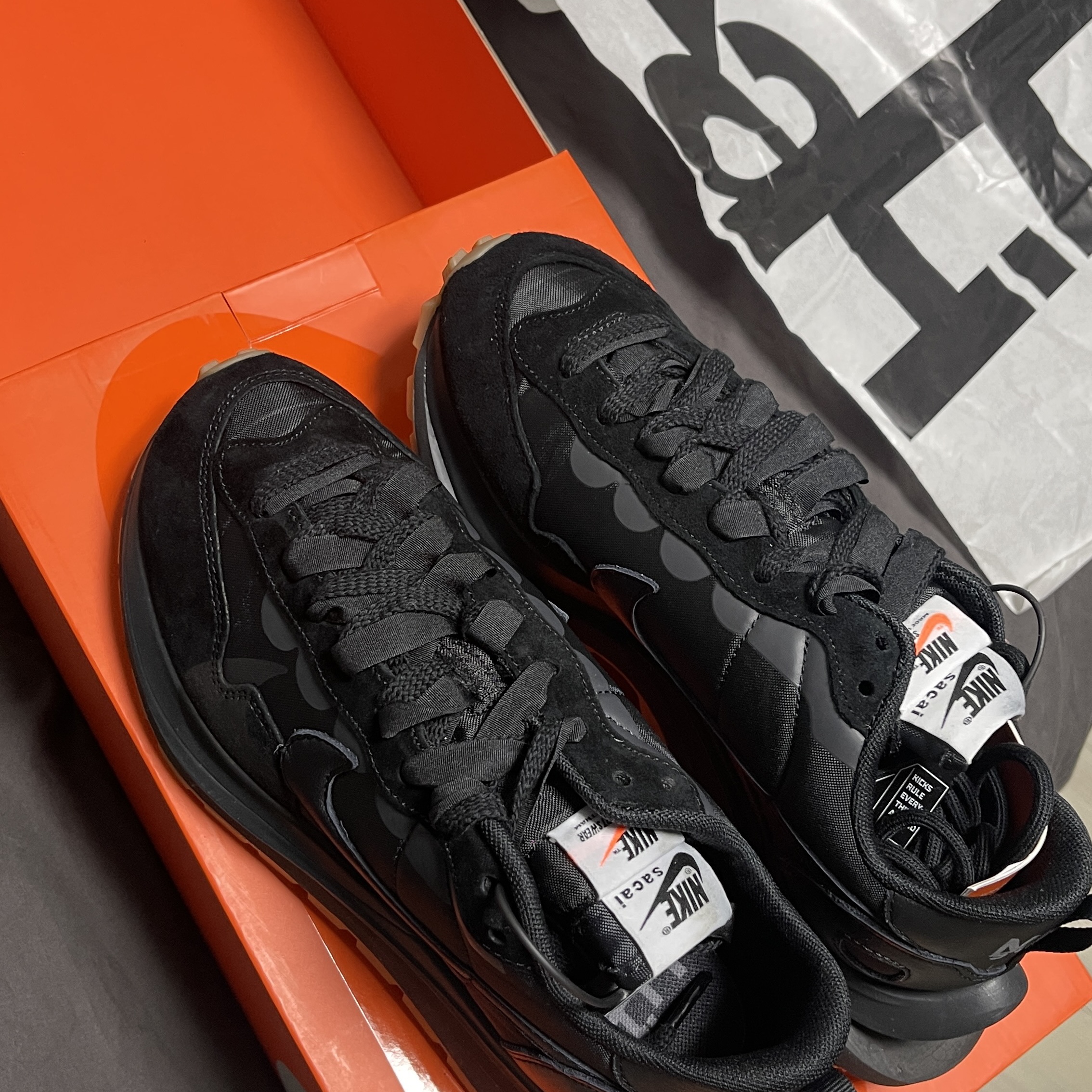 Nike x Sacai VaporWaffle Black and Gum 착용 스타일