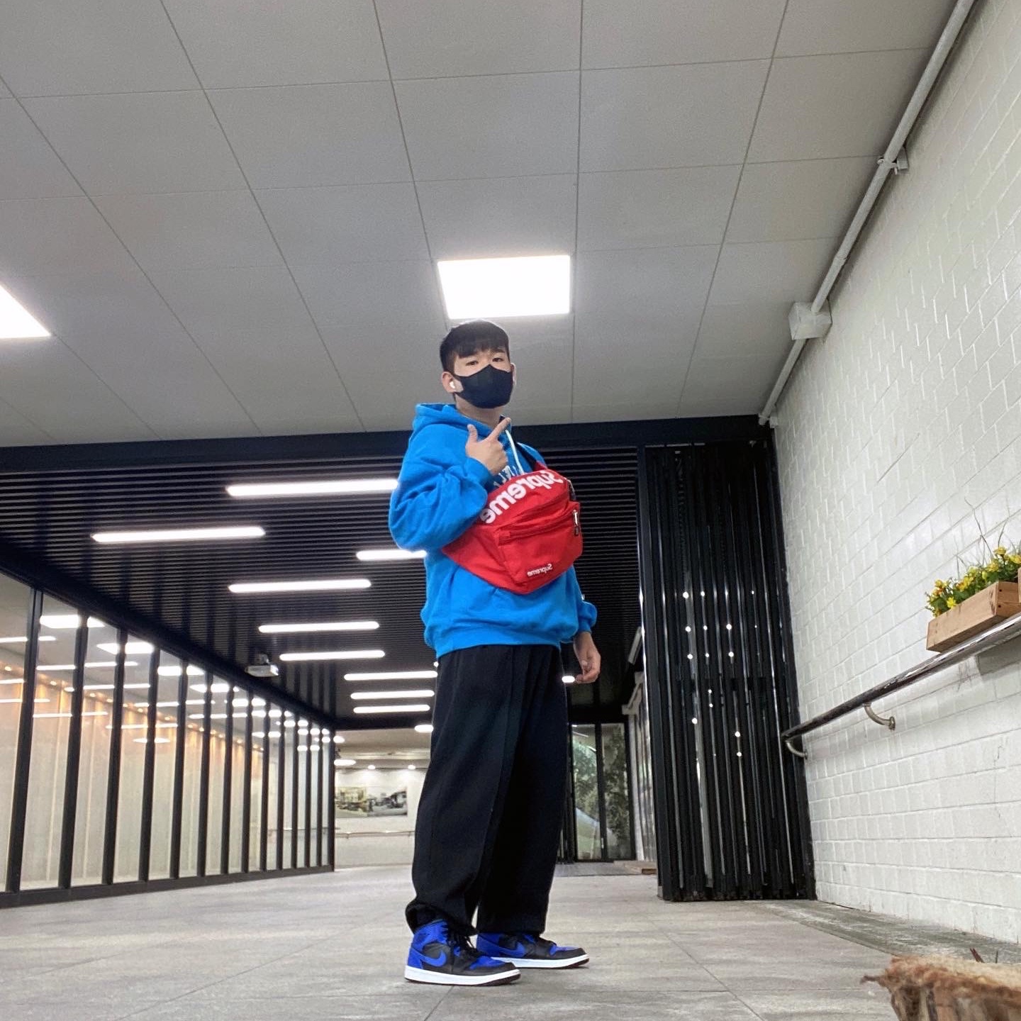 Nike x Supreme Air Force 1 Low Black, Nike x Supreme Air Force 1 Low White 착용 스타일 - 3