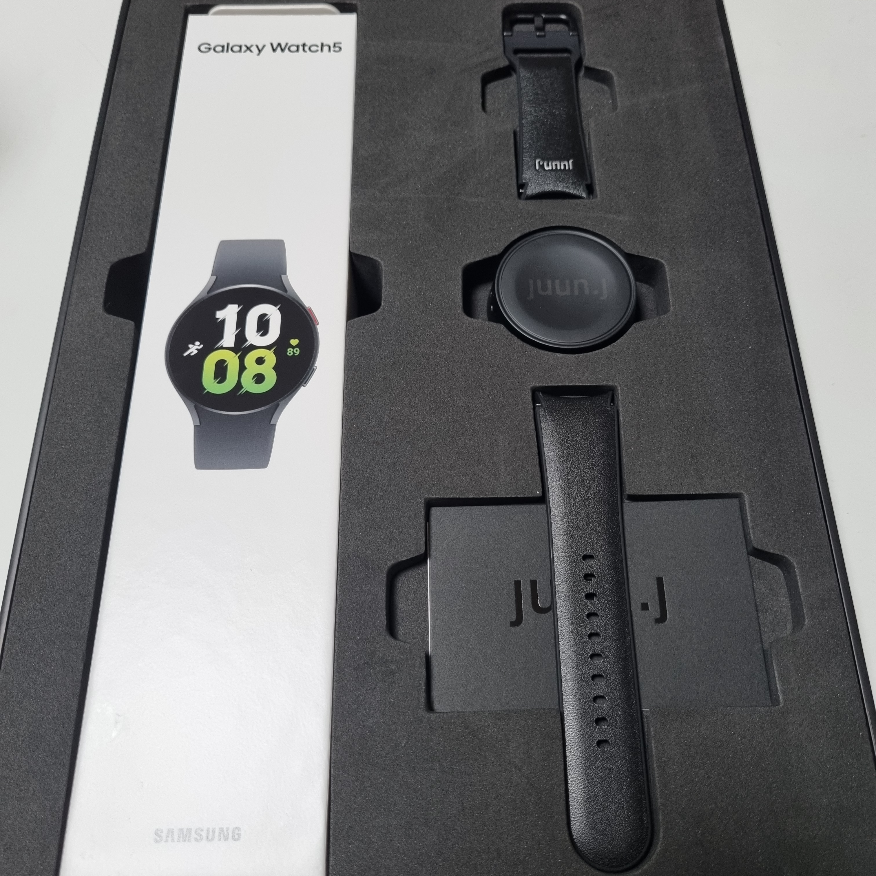 Samsung Galaxy Watch5 44mm Juun.J Edition Black (Korean Ver.) 착용 스타일 - 1