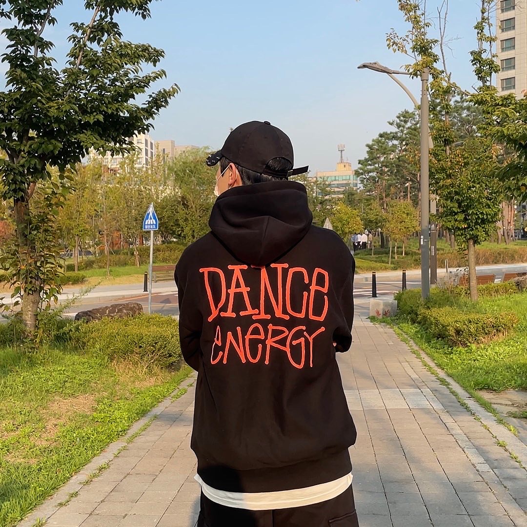 Stussy 8 Ball Sherpa Jacket Green, Stussy Dance Energy Hoodie Black 착용 스타일 - 3