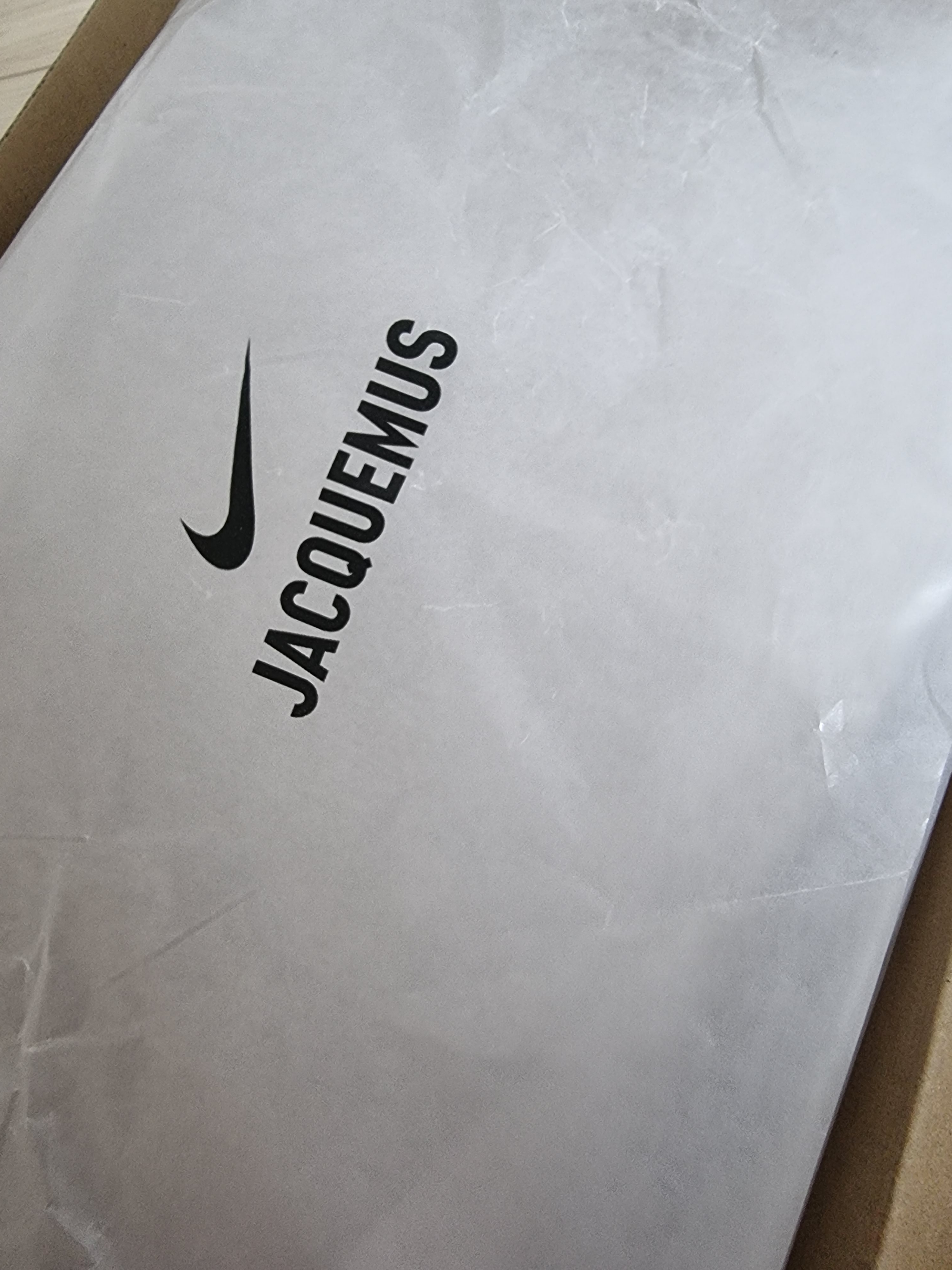 Nike x Jacquemus Air Humara LX Light Bone and Gold 착용 스타일 - 1