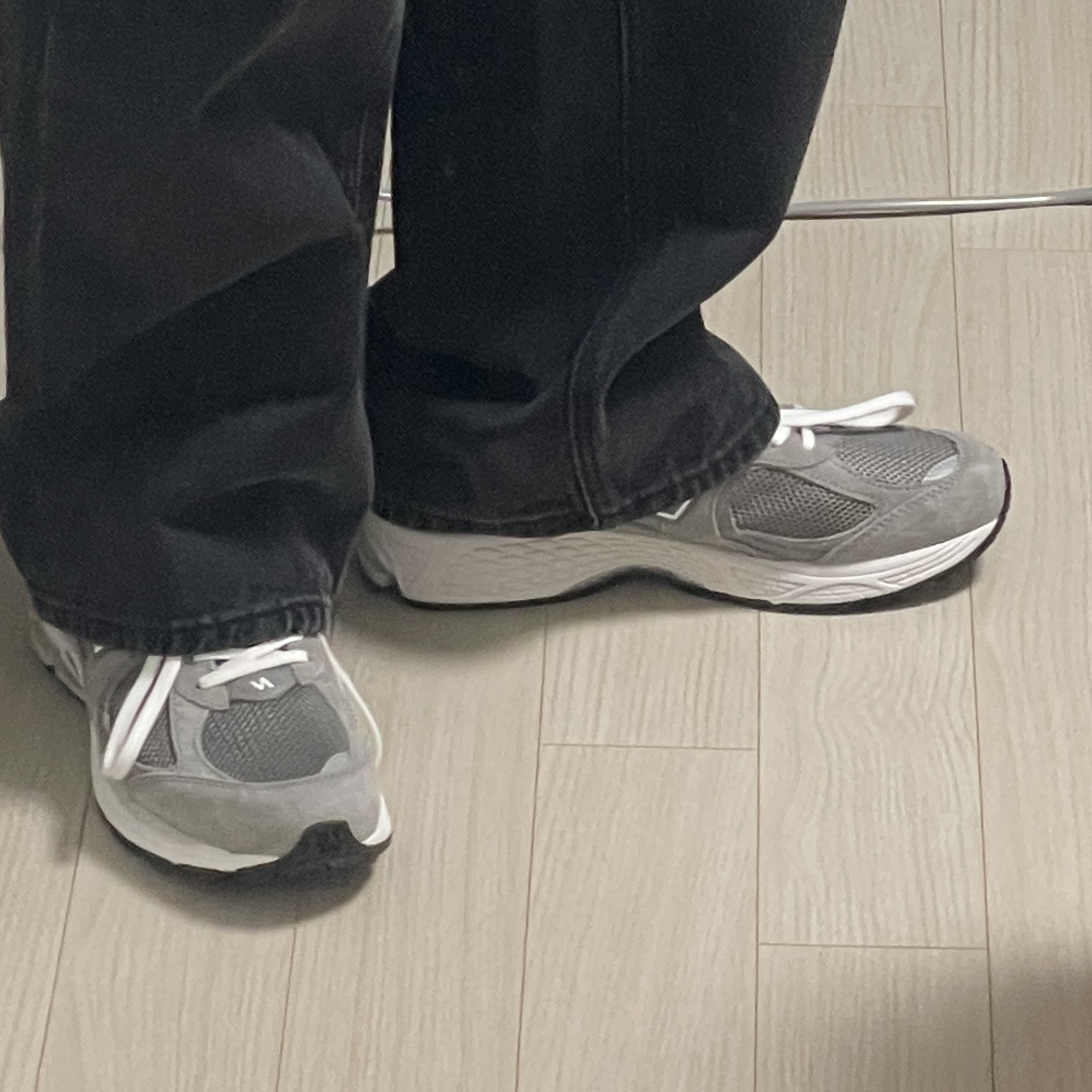 New Balance 2002R Marblehead White 착용 스타일