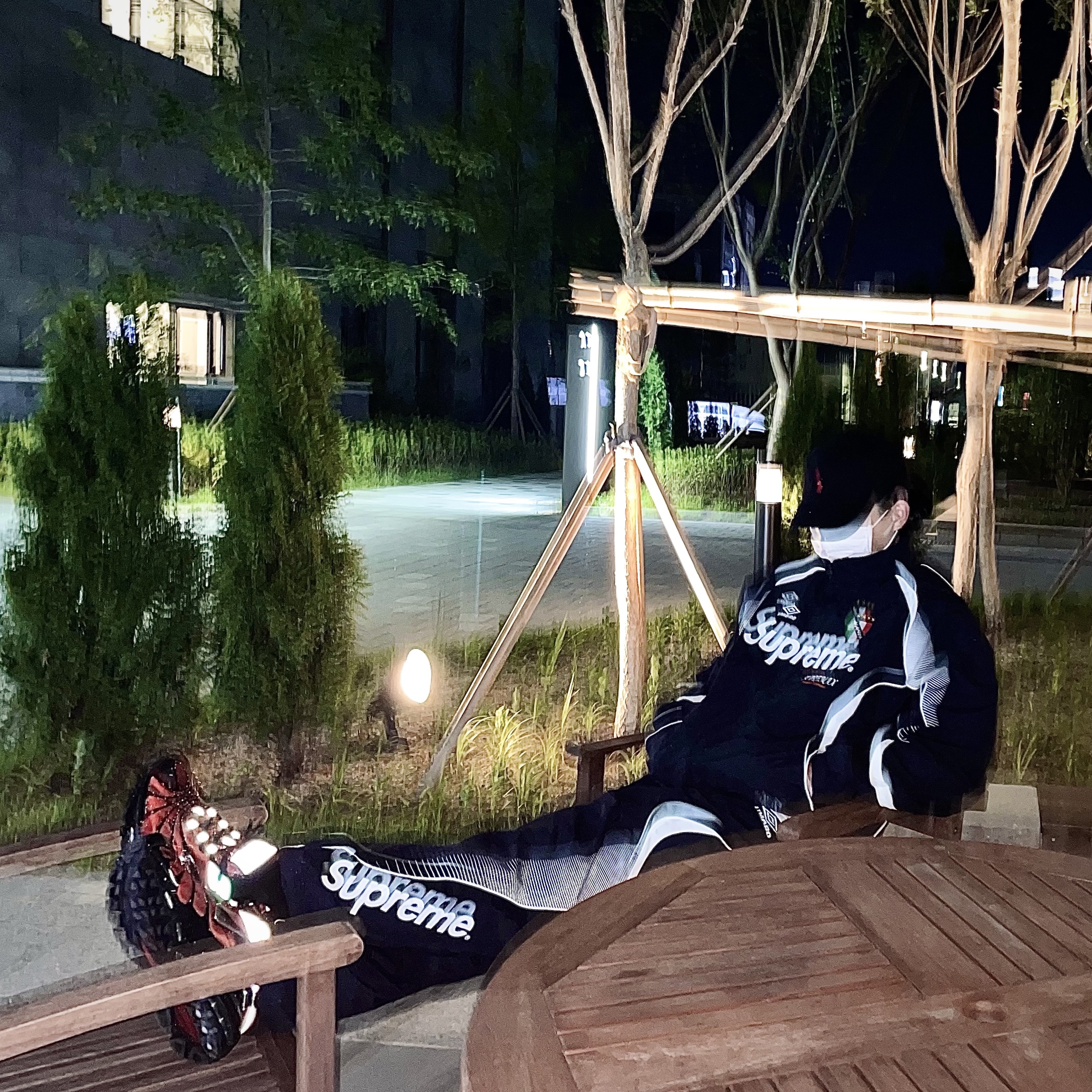 Supreme x Umbro Track Jacket Black - 22SS, Supreme x Umbro Track Pants Black - 22SS 착용 스타일 - 1