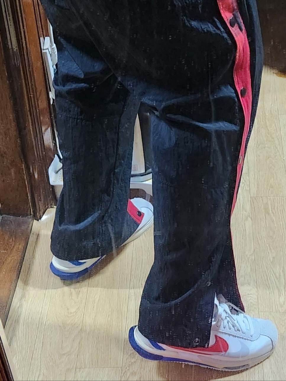 Nike x Sacai Zoom Cortez SP White and University Red 착용 스타일