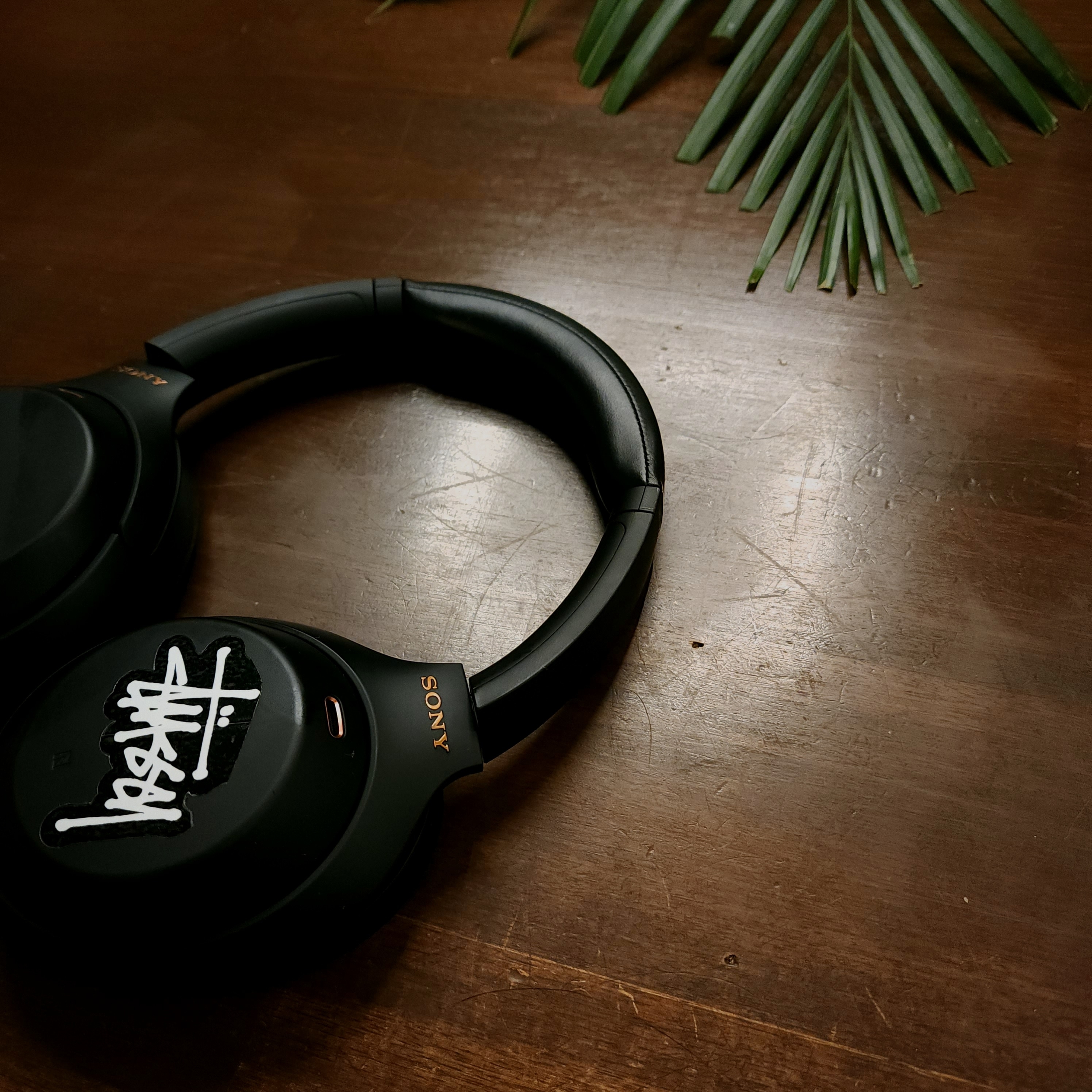 Sony WH-1000XM4 Black (Korean Ver.) 착용 스타일 - 2