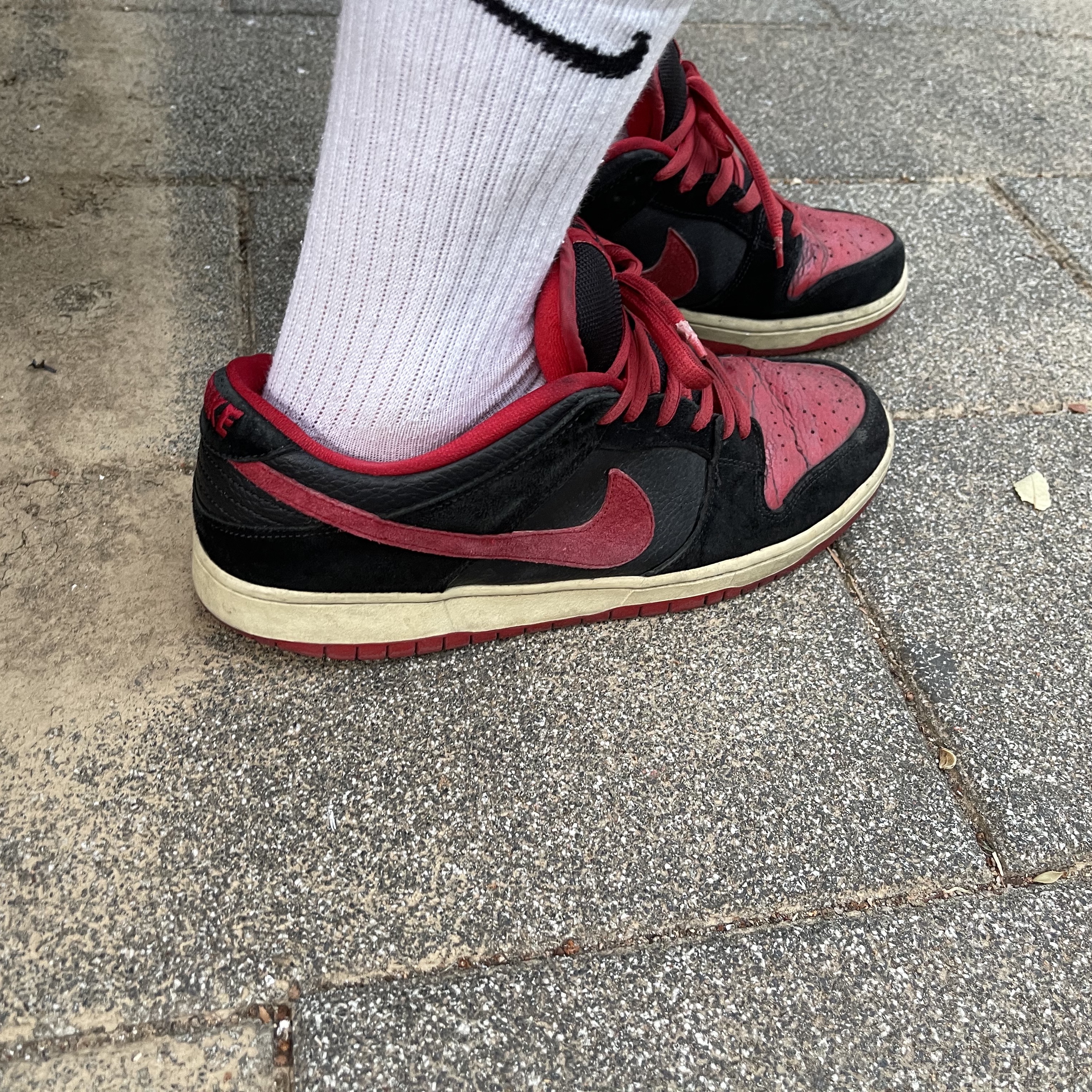 Nike SB Dunk Low Pro Bred 착용 스타일 - 3