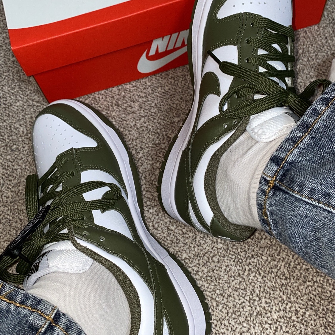(W) Nike Dunk Low Medium Olive 착용 스타일 - 1