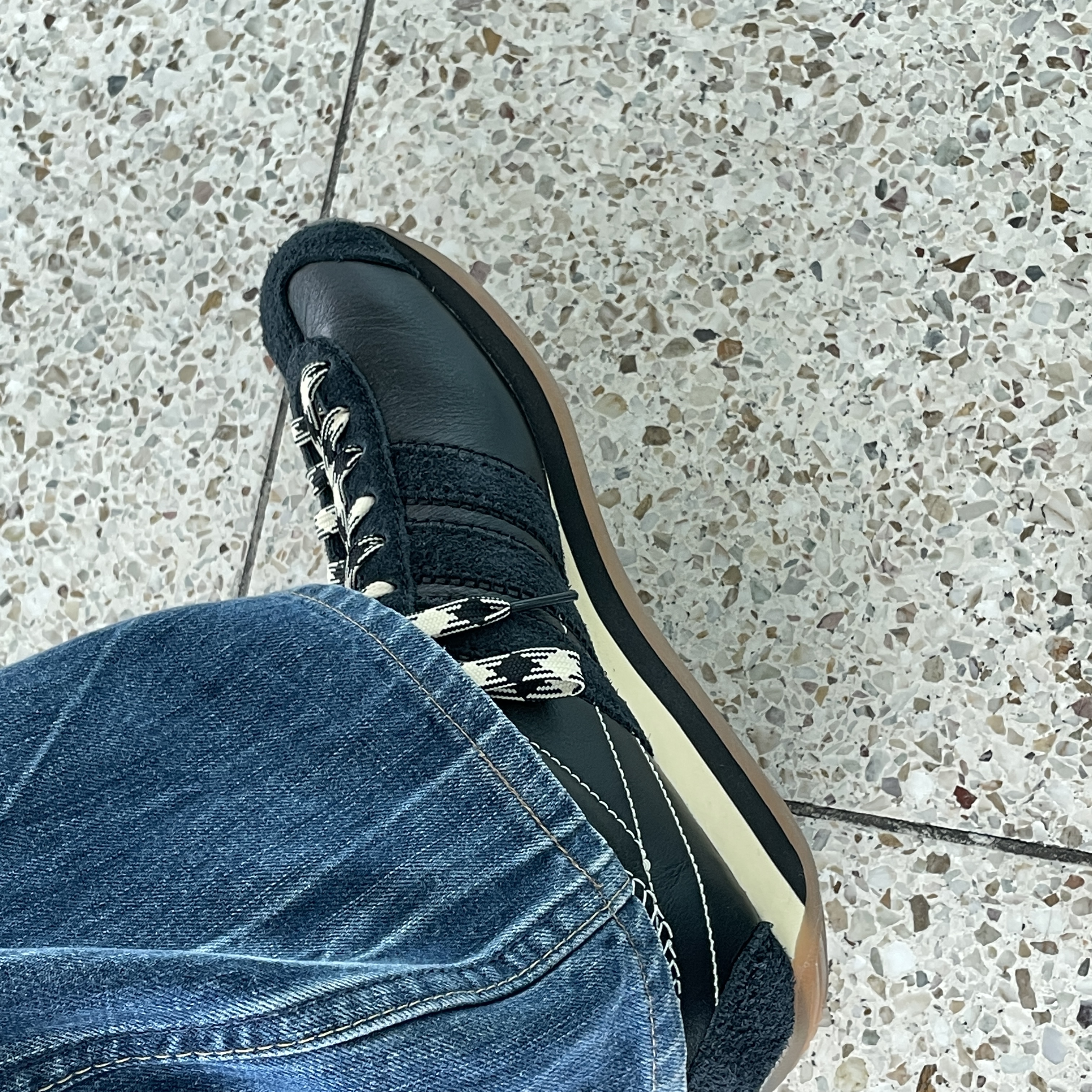 Adidas x Wales Bonner Country Core Black 착용 스타일 - 2