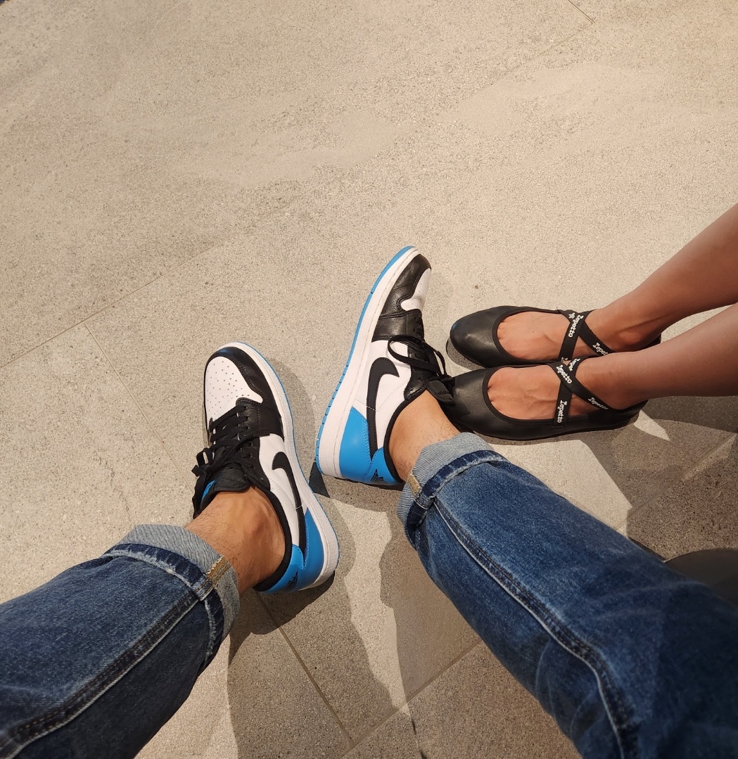 Jordan 1 Retro Low OG Black and Dark Powder Blue 착용 스타일
