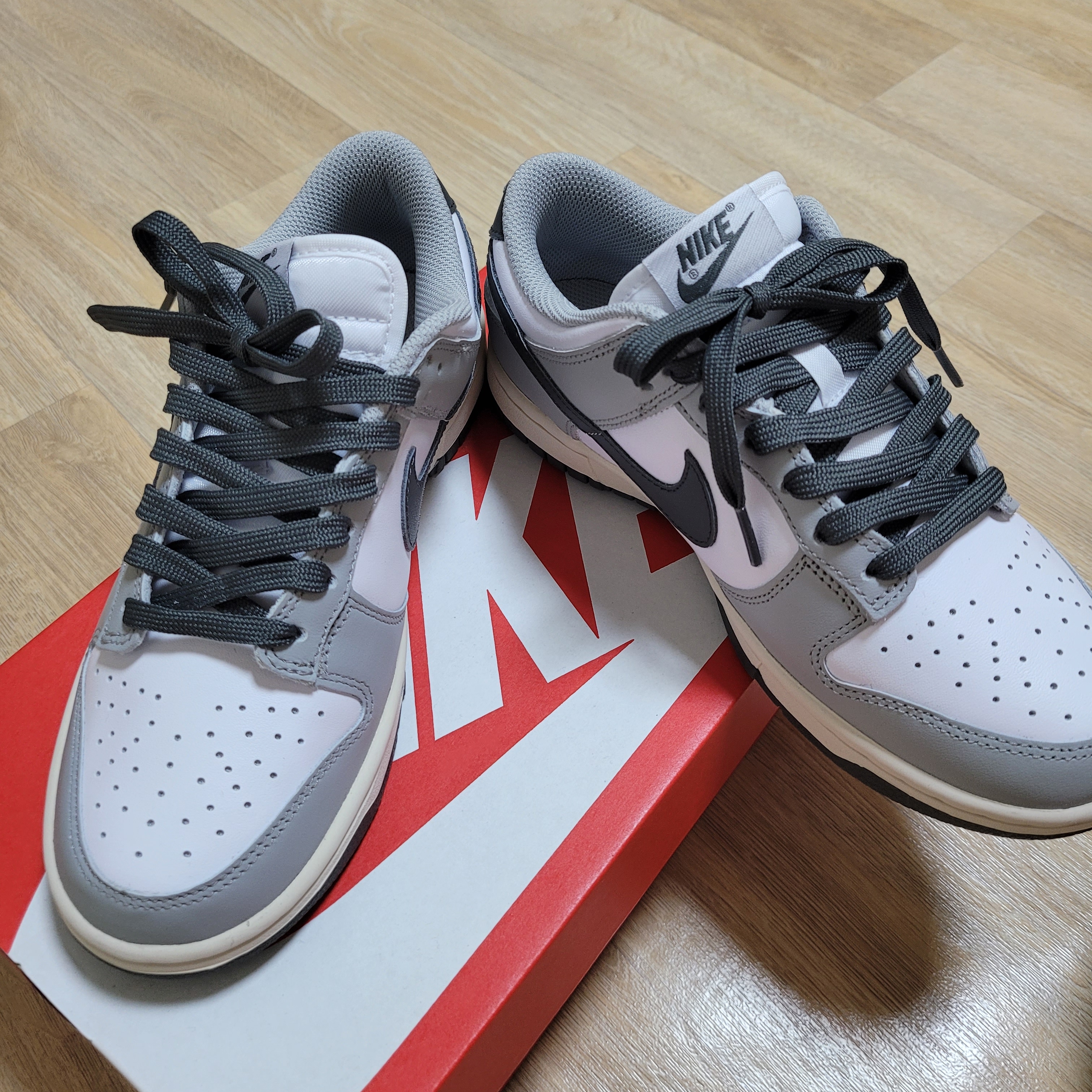 (W) Nike Dunk Low Light Smoke Grey 착용 스타일